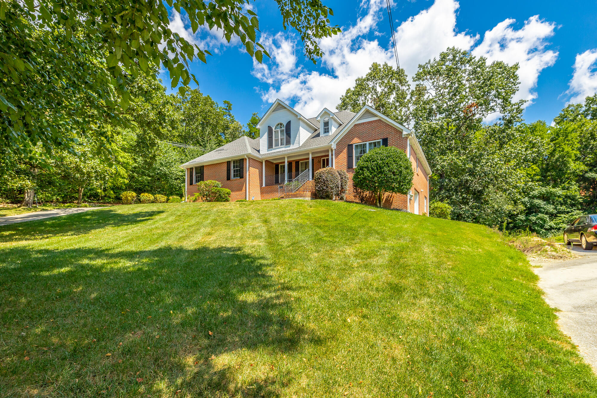 9609 Shadowbend Cir