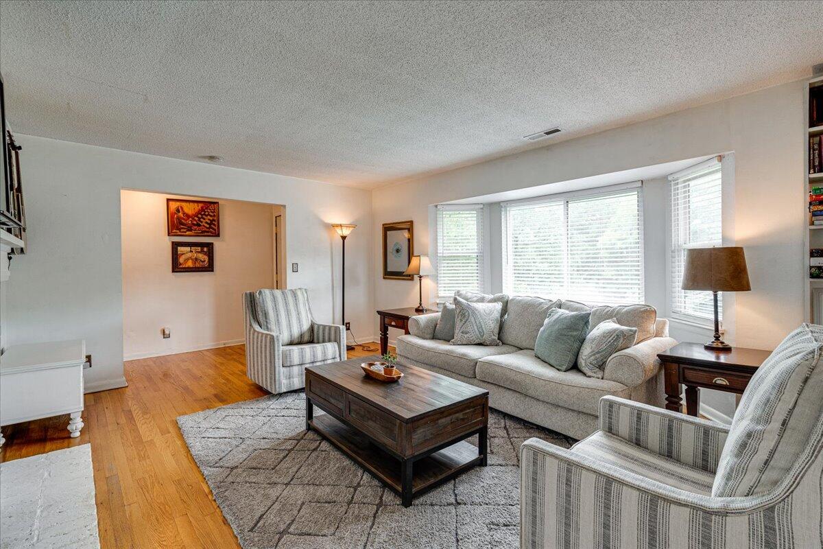4415 Bonny Oaks Drive