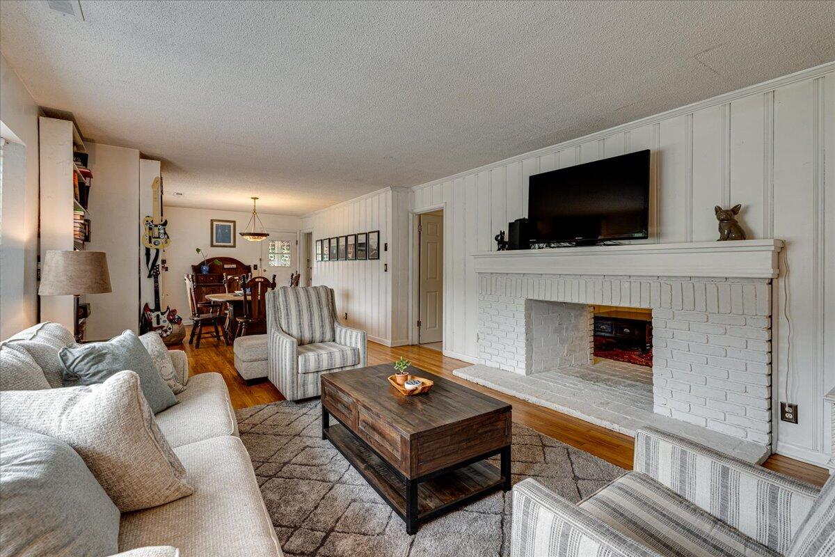 4415 Bonny Oaks Drive