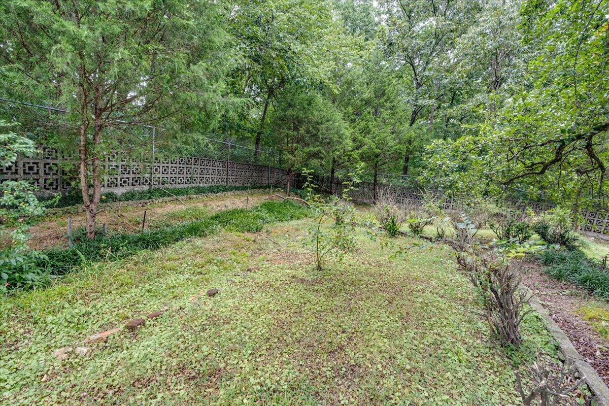 4415 Bonny Oaks Drive