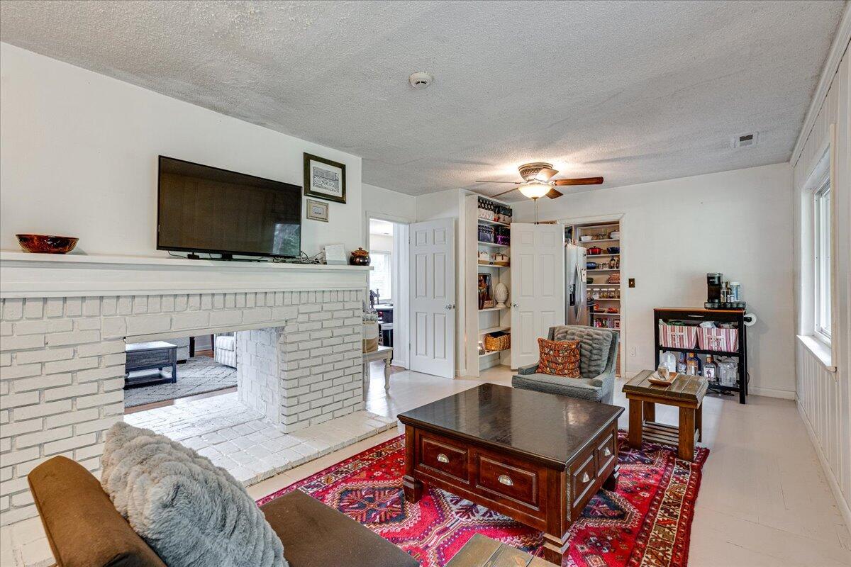 4415 Bonny Oaks Drive