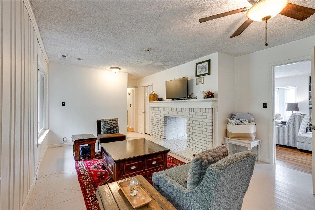 4415 Bonny Oaks Drive