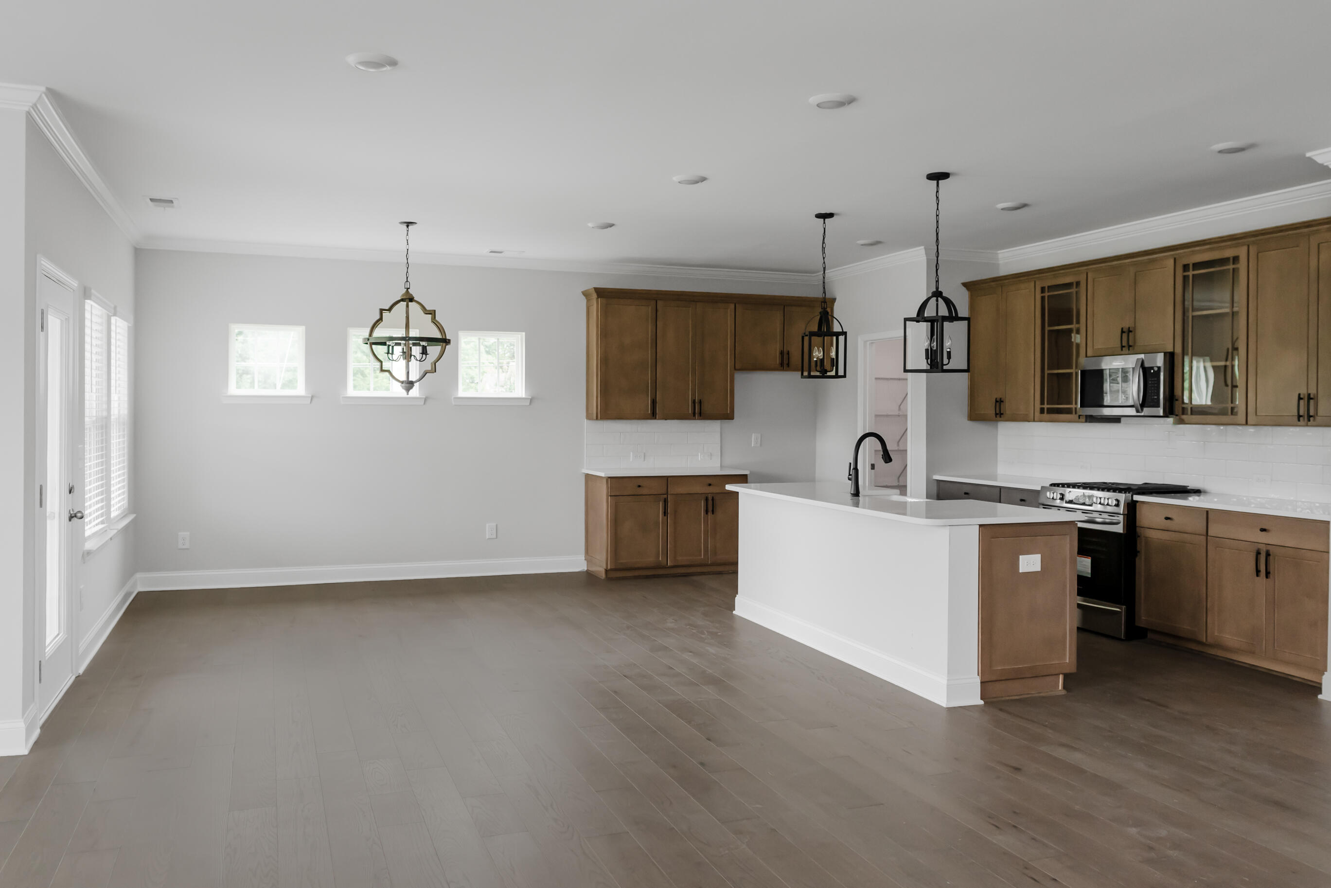 8712 Knolling Loop, 49