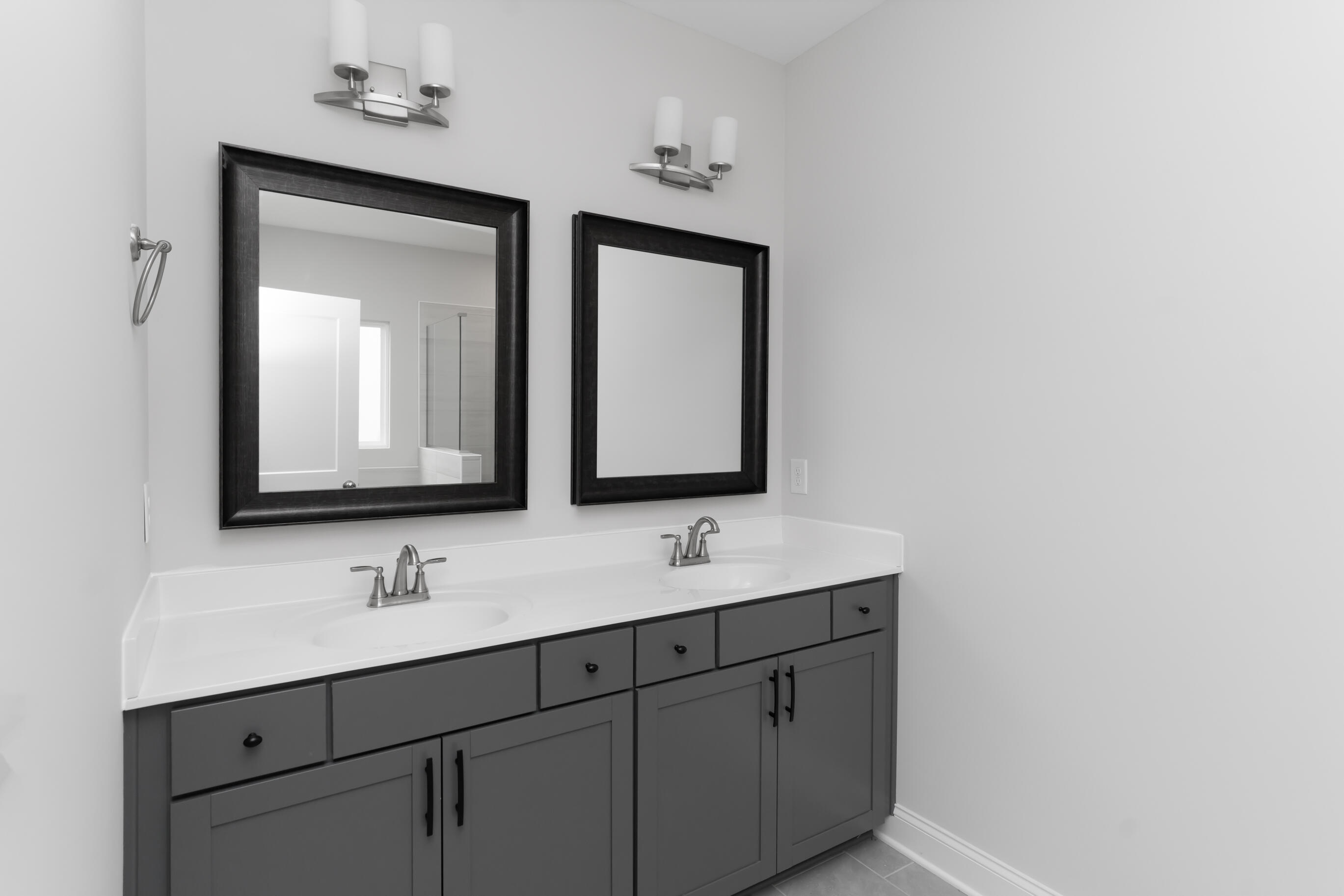 8712 Knolling Loop, 49