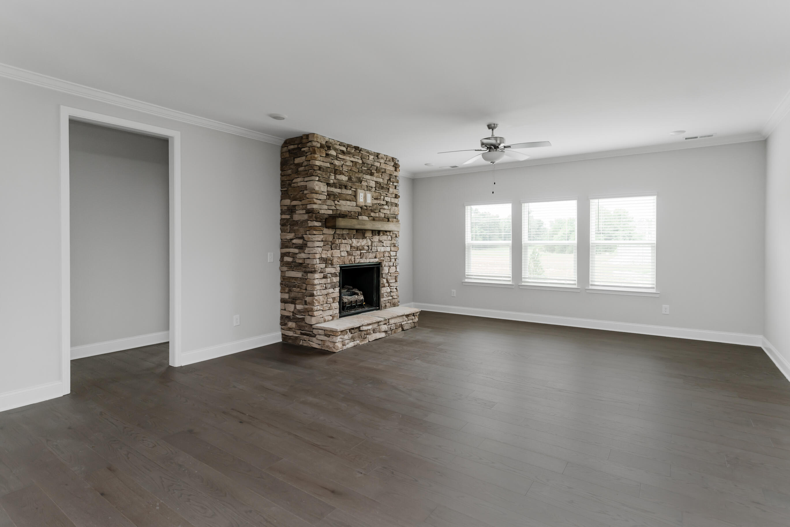 8712 Knolling Loop, 49