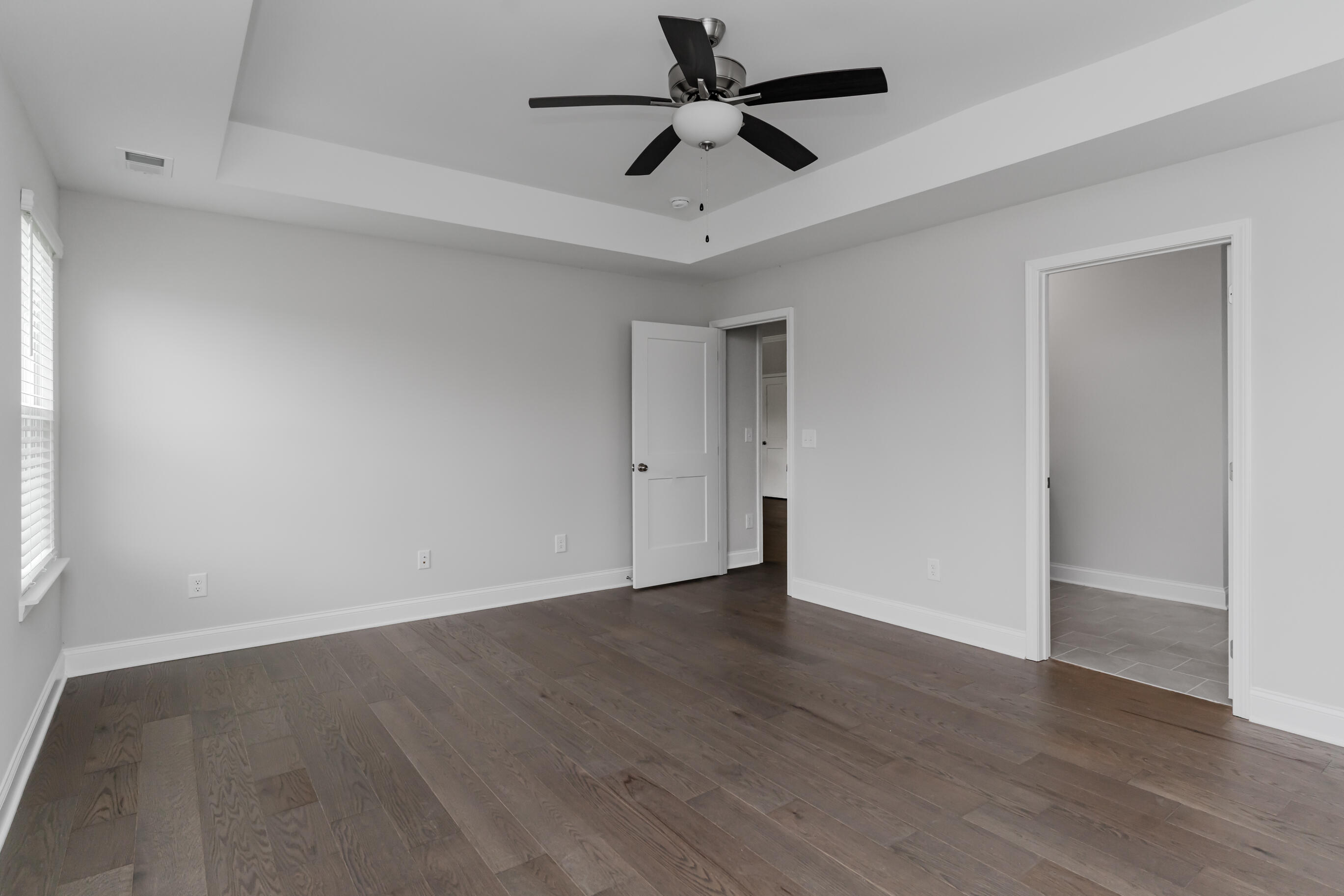 8712 Knolling Loop, 49
