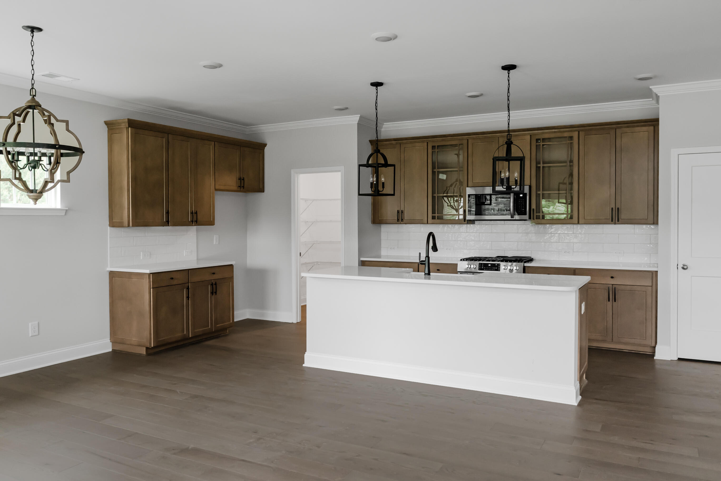 8712 Knolling Loop, 49