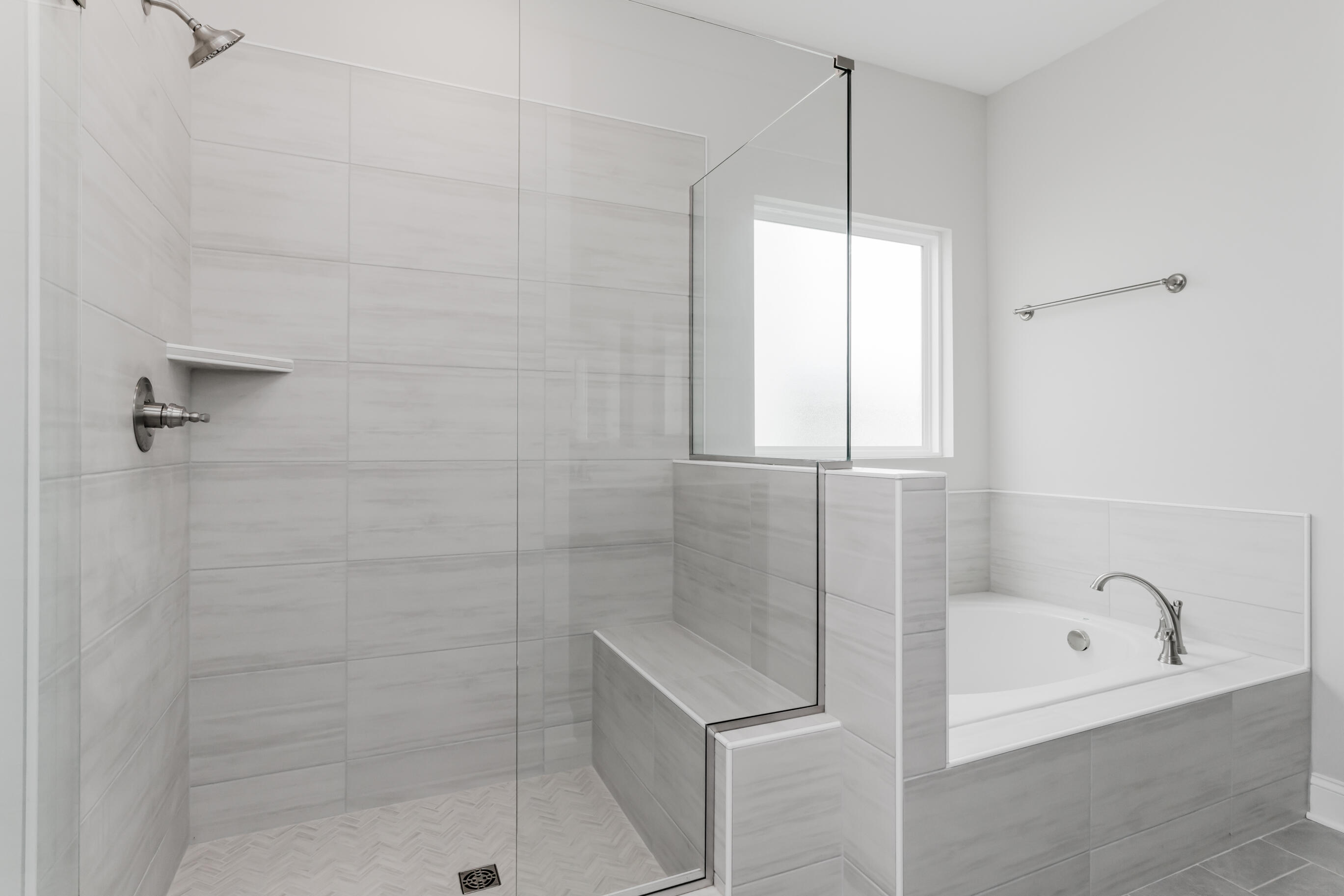 8712 Knolling Loop, 49