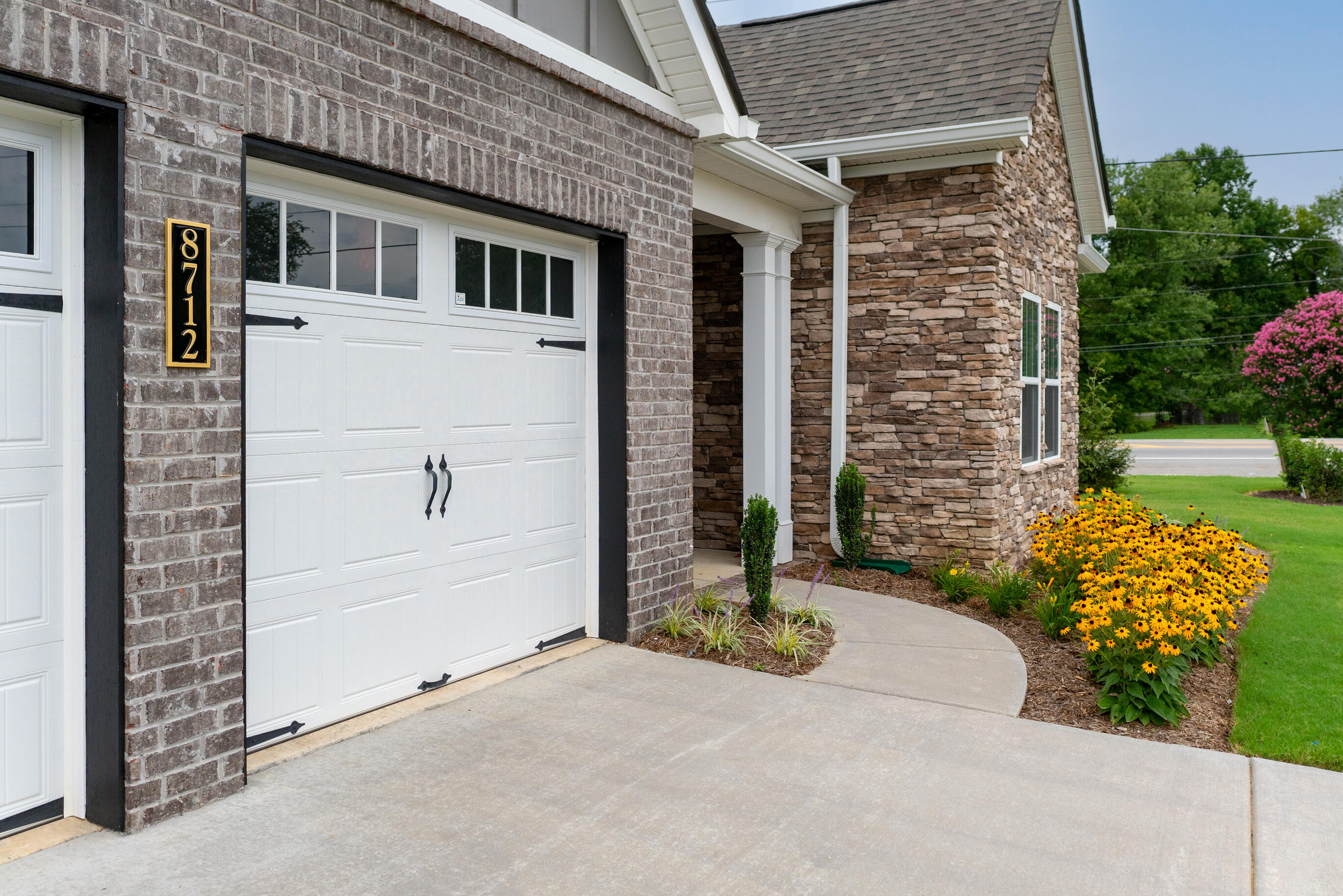 8712 Knolling Loop, 49