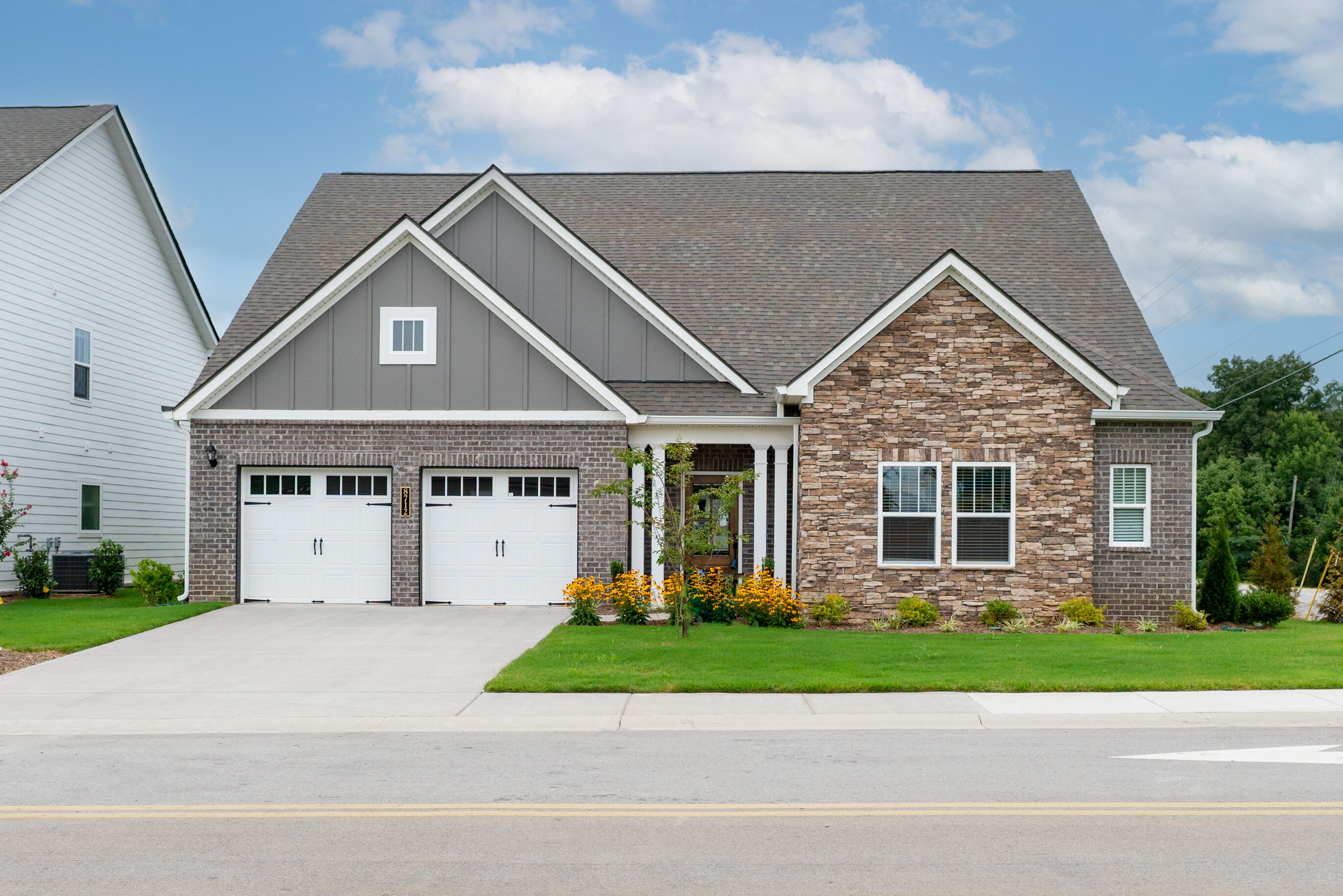 8712 Knolling Loop, 49