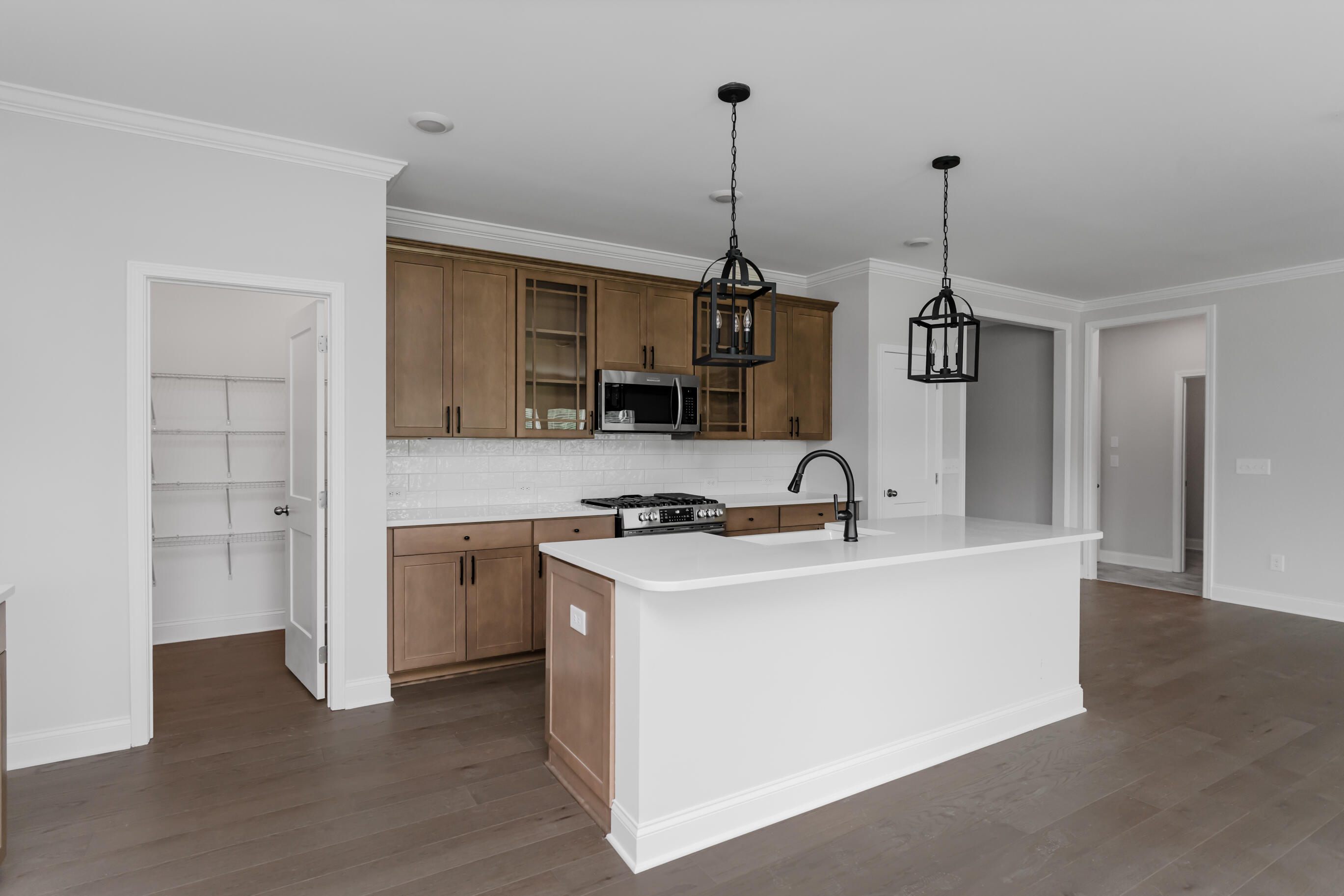 8712 Knolling Loop, 49