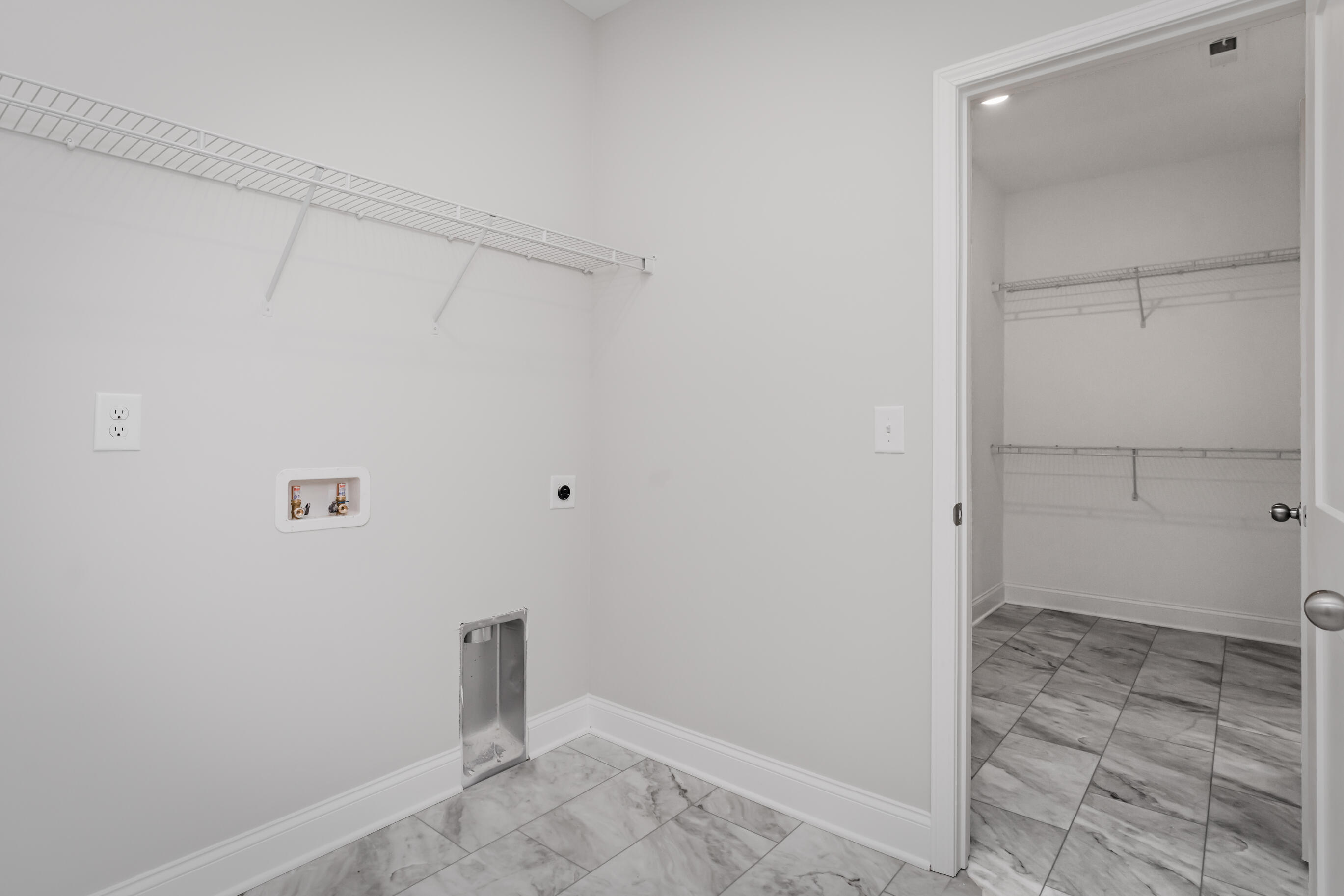 8712 Knolling Loop, 49