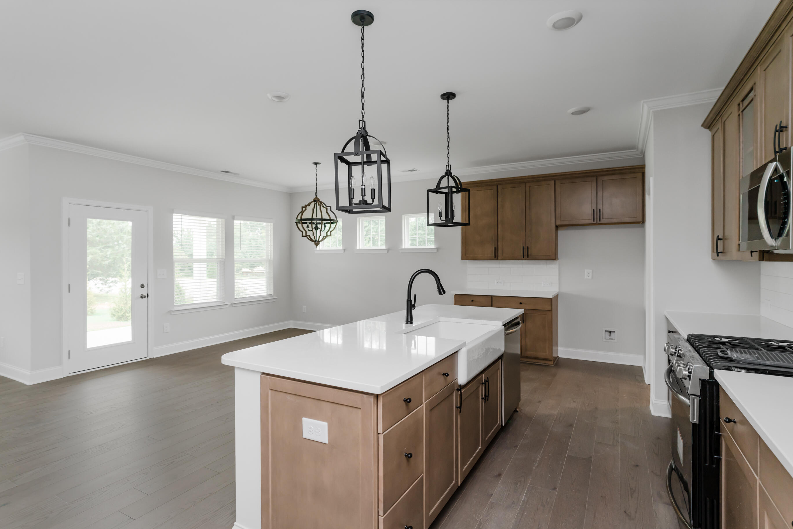8712 Knolling Loop, 49