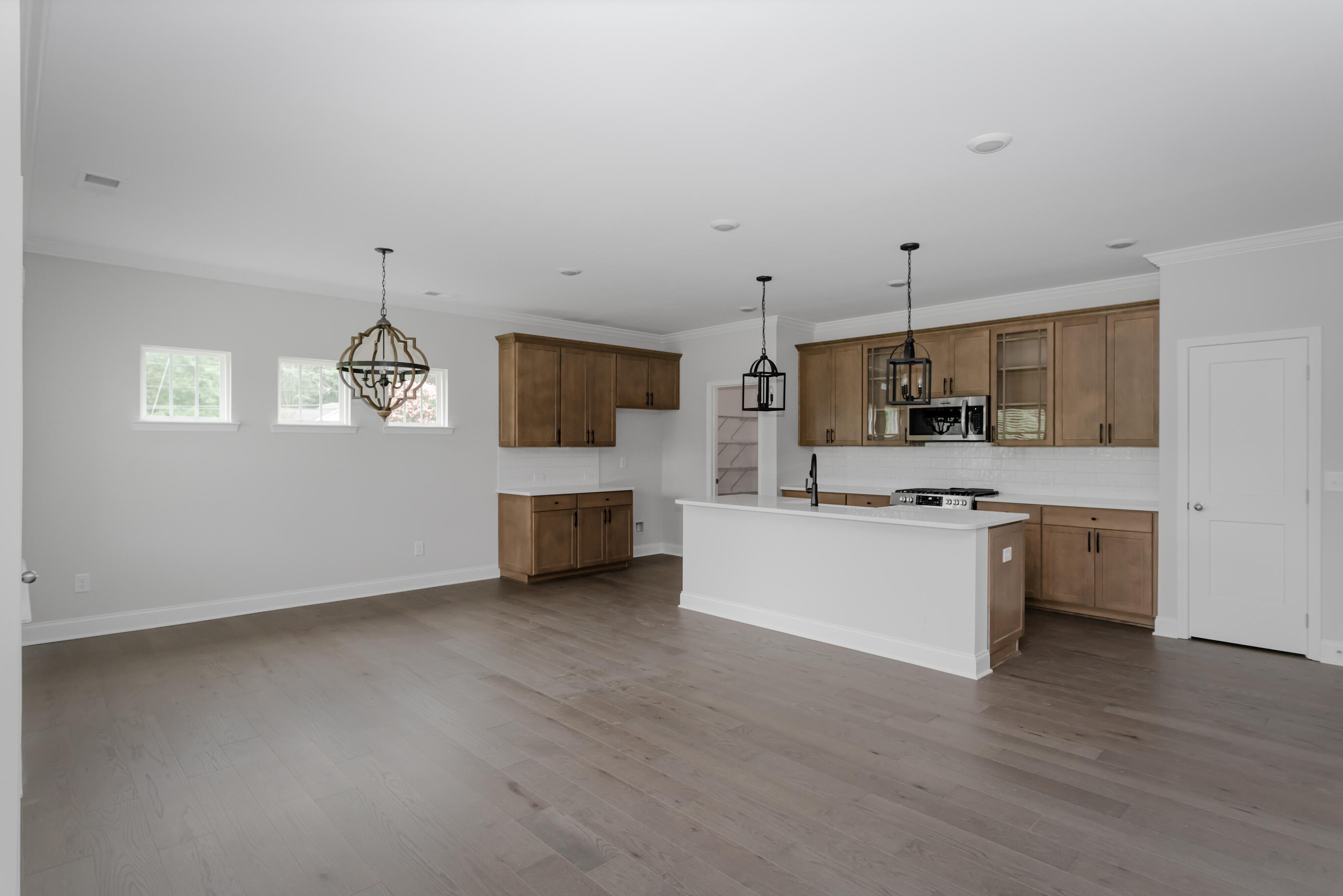 8712 Knolling Loop, 49