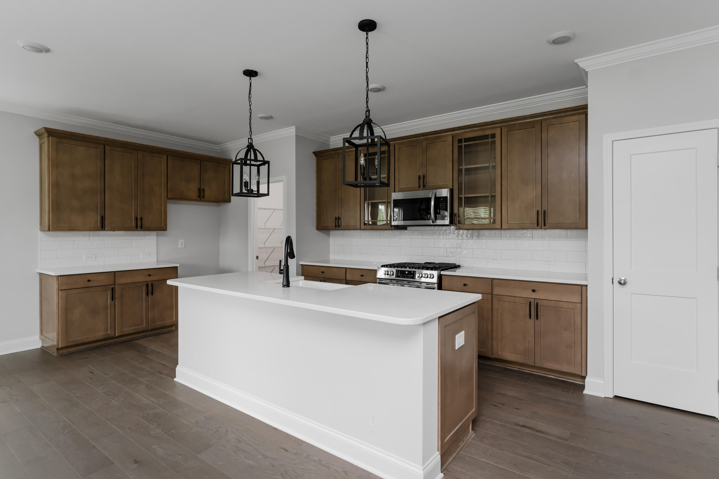 8712 Knolling Loop, 49