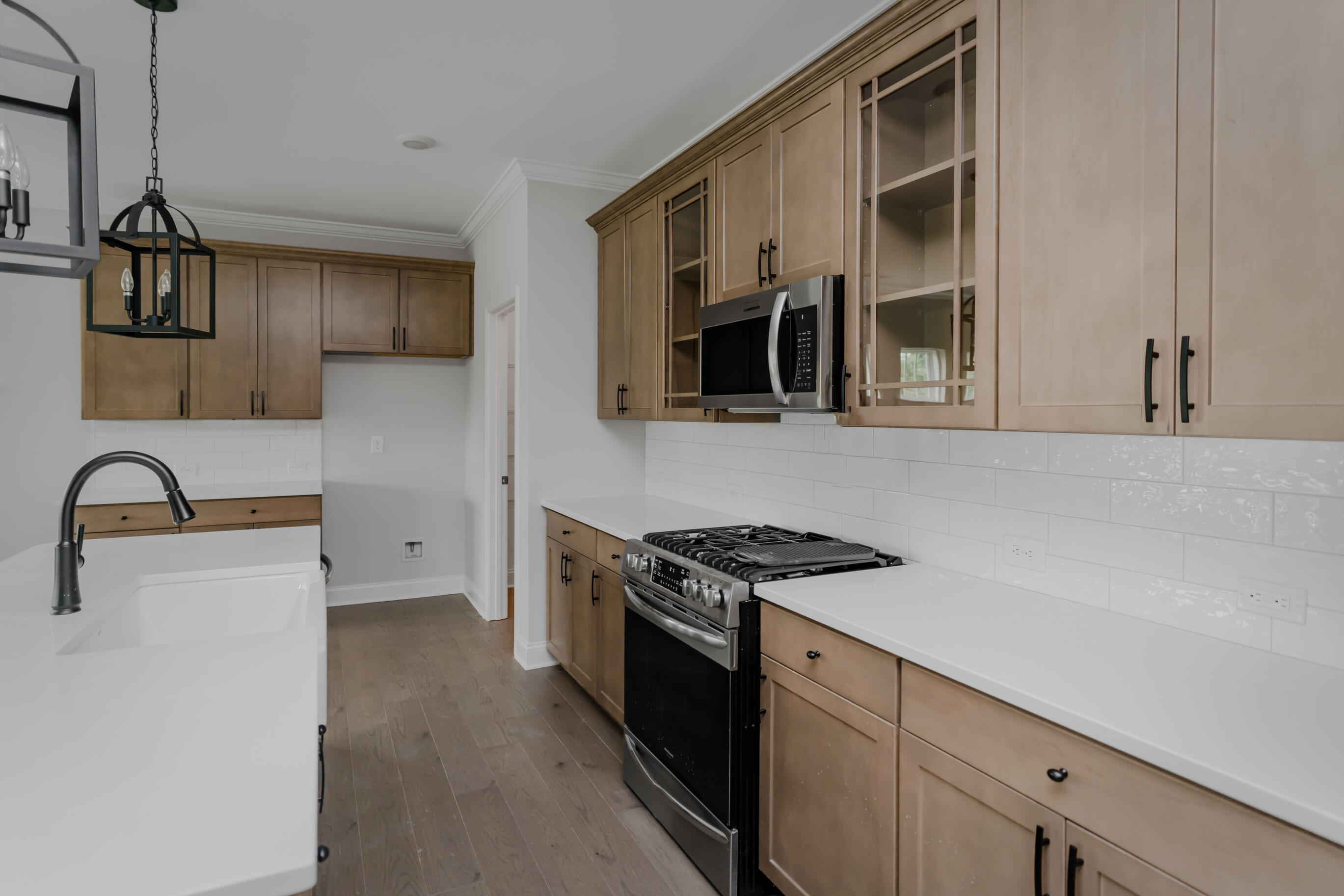 8712 Knolling Loop, 49