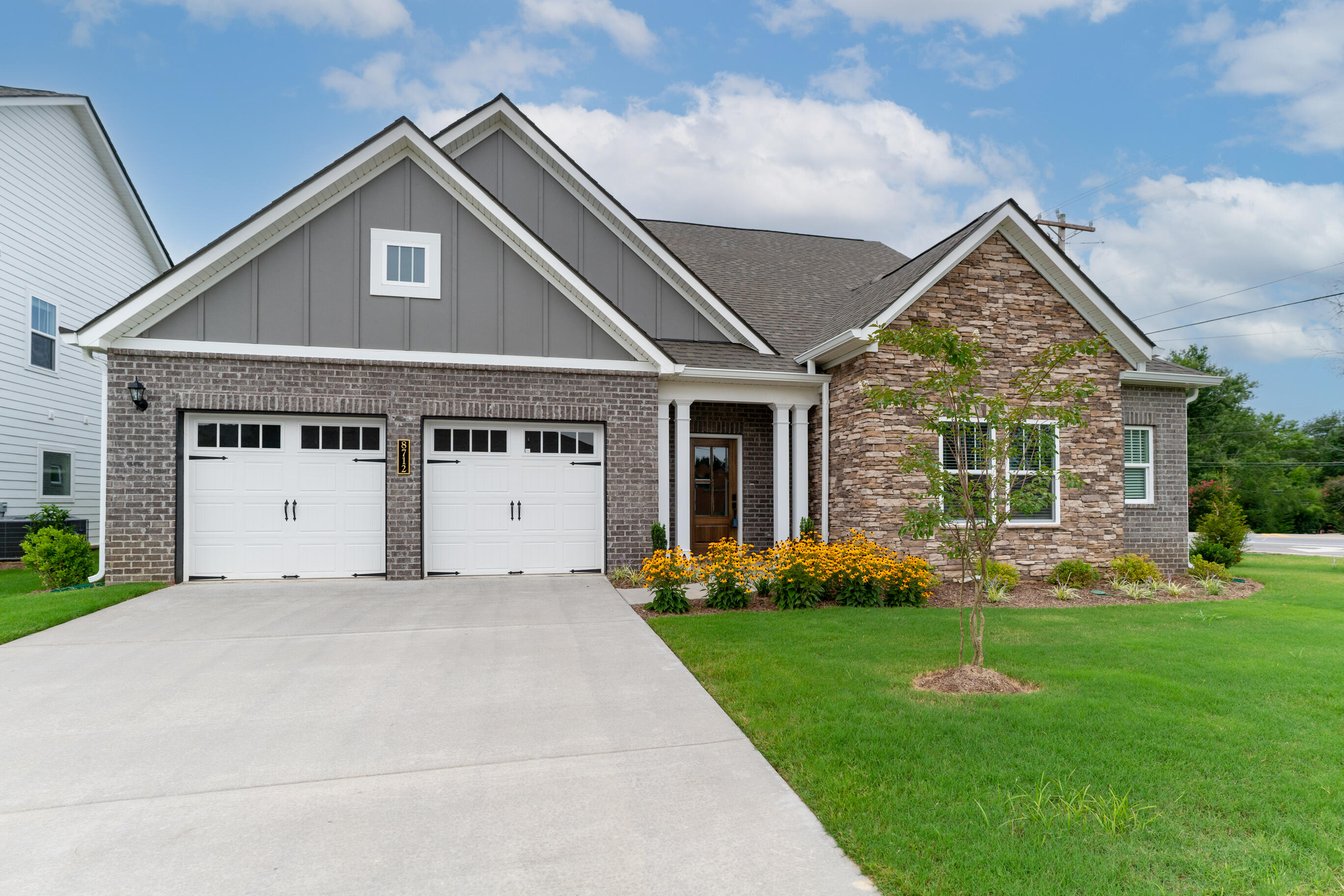 8712 Knolling Loop, 49