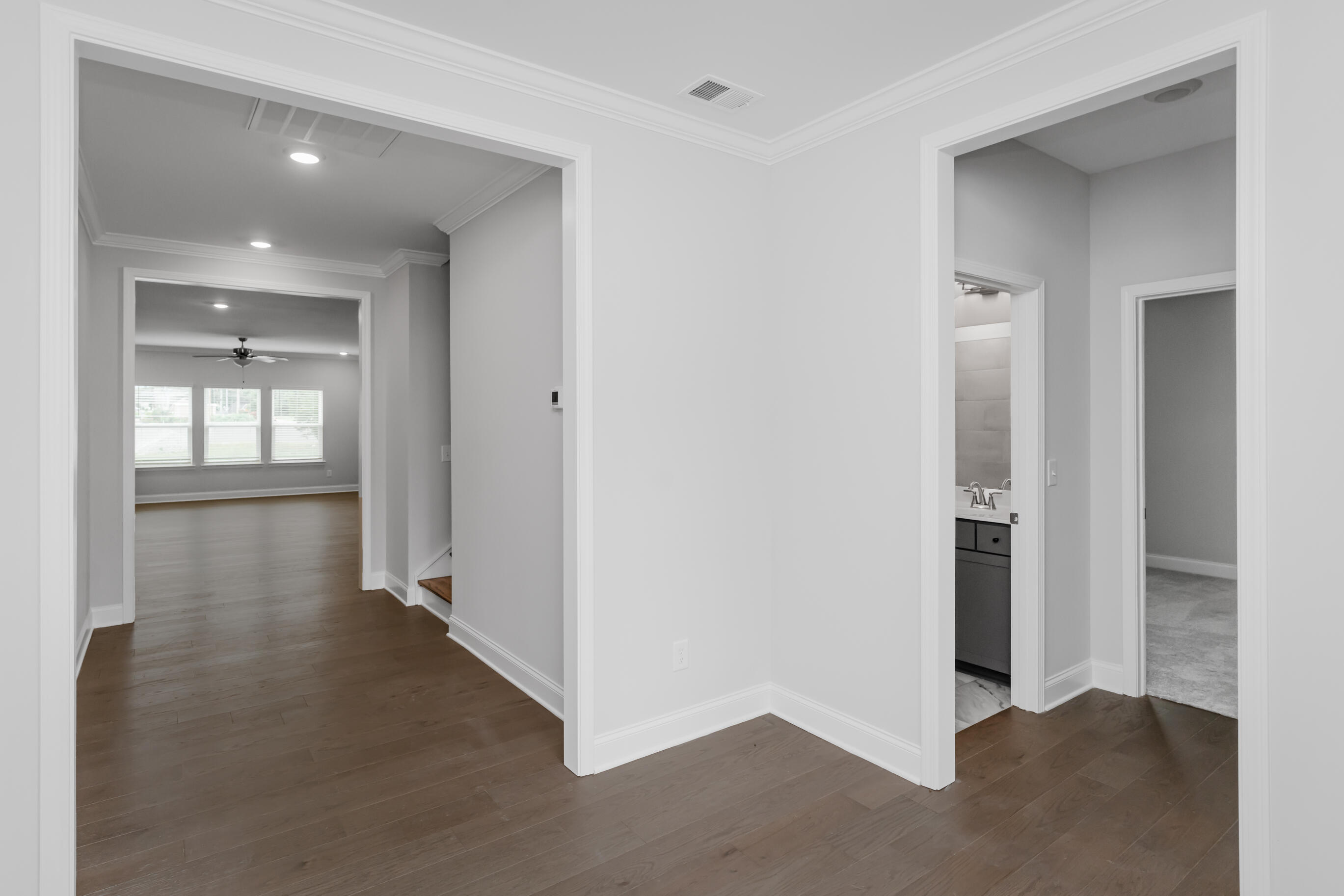 8712 Knolling Loop, 49