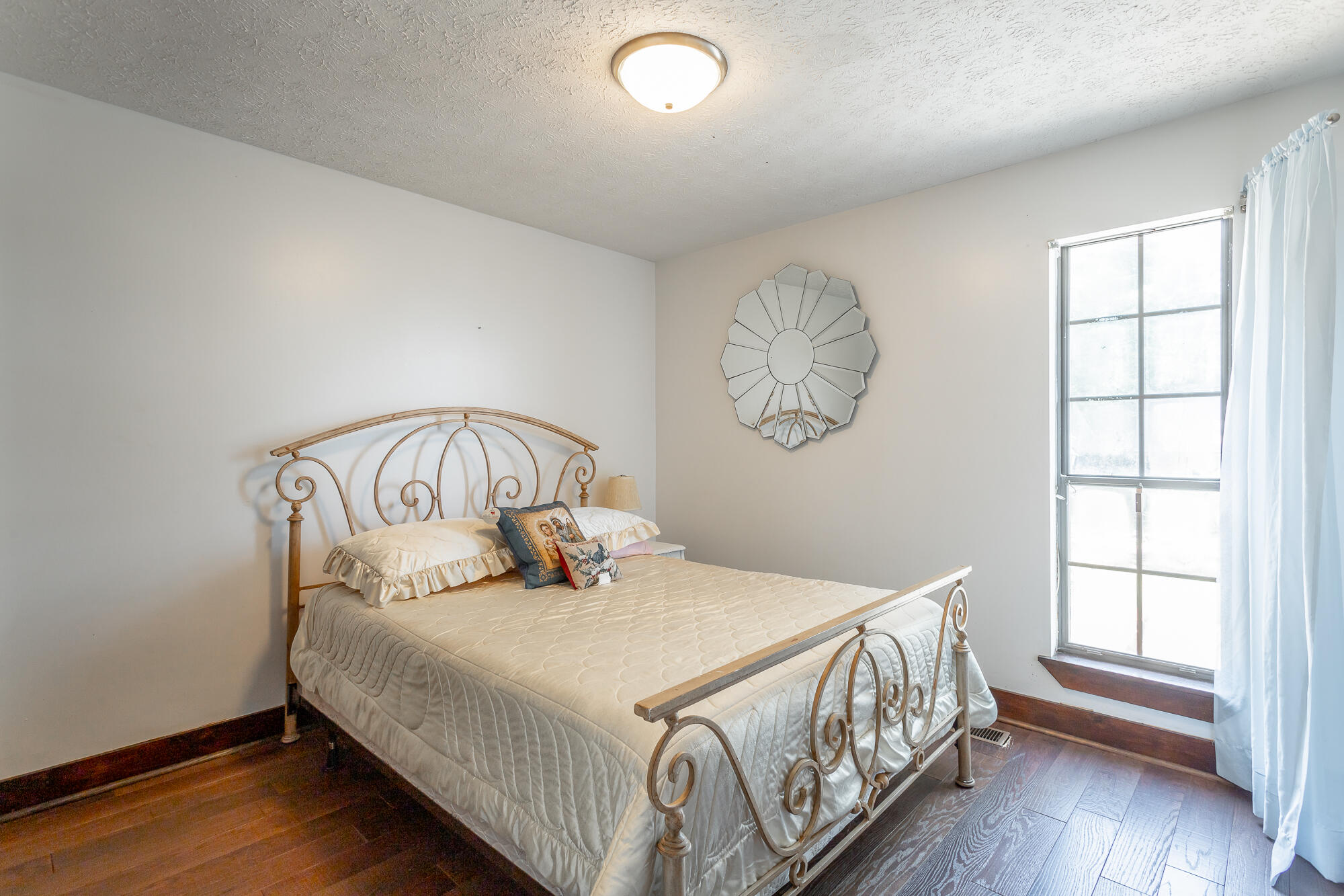 3513 S Gold Point Circle