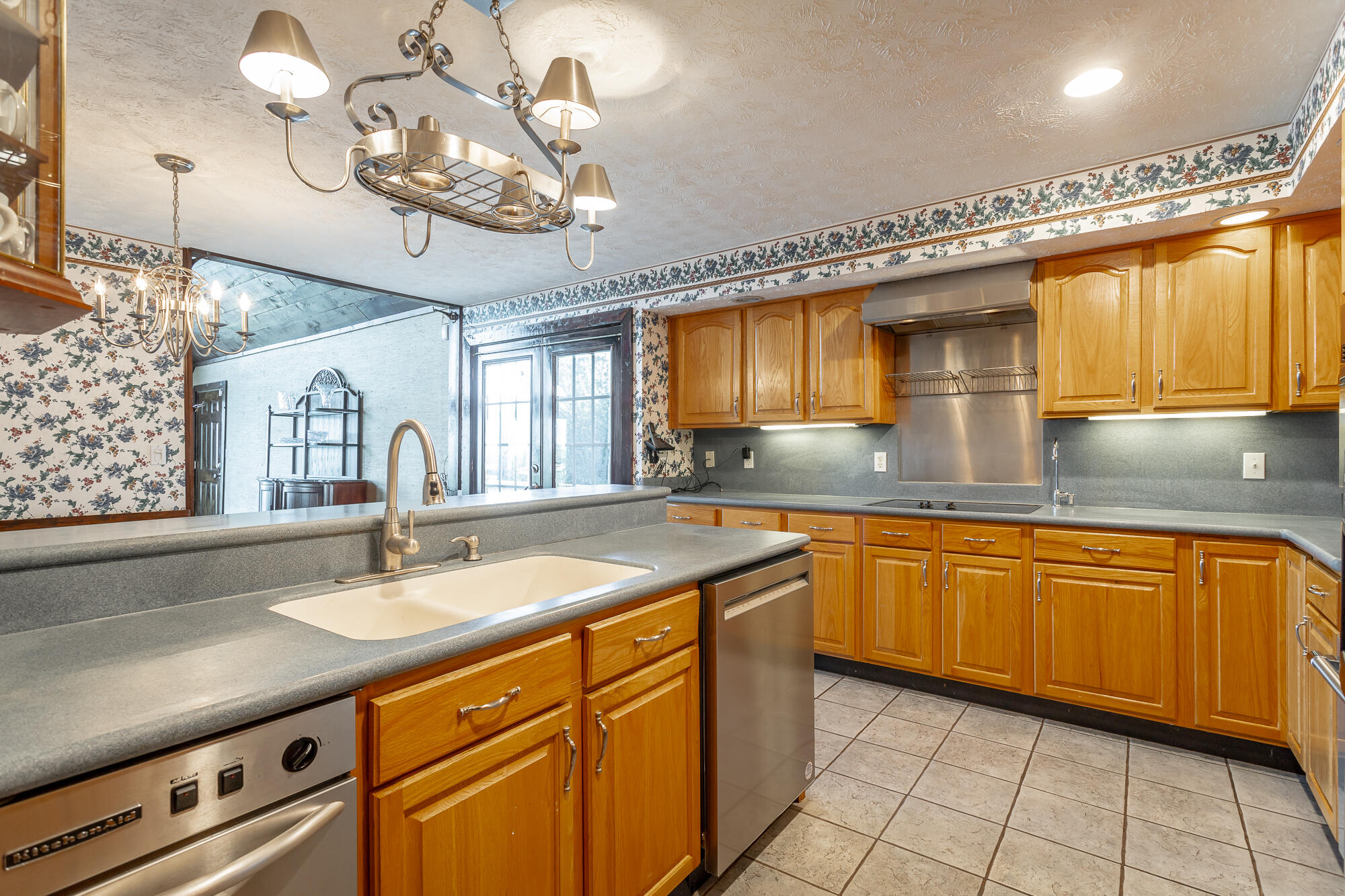 3513 S Gold Point Circle