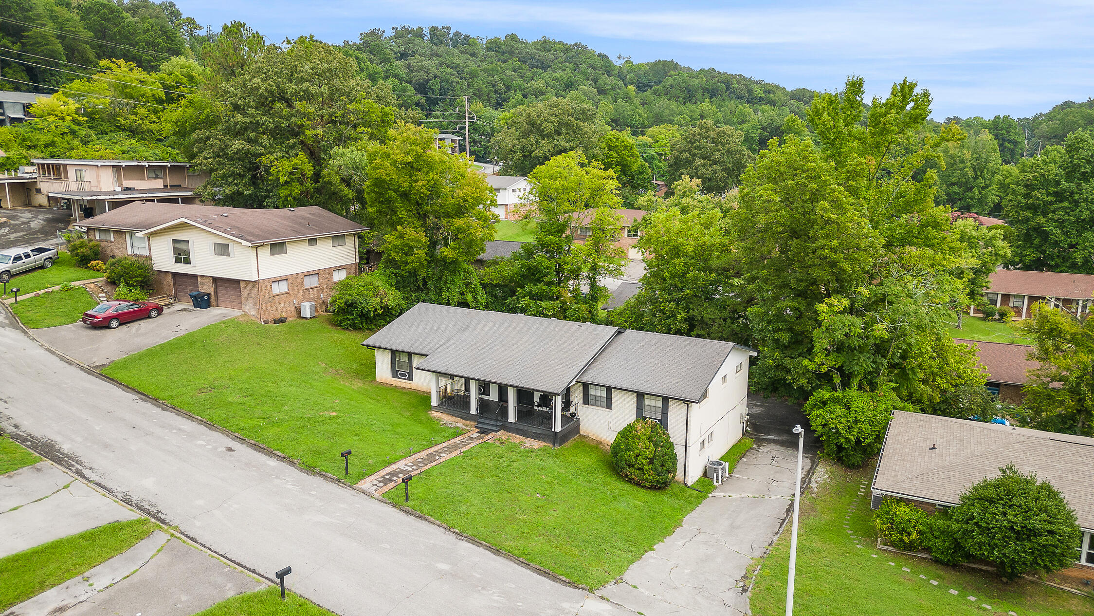 3415-3417 Betty Lane