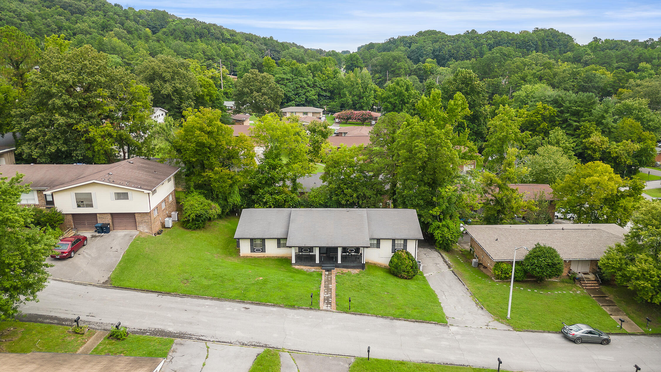 3415-3417 Betty Lane