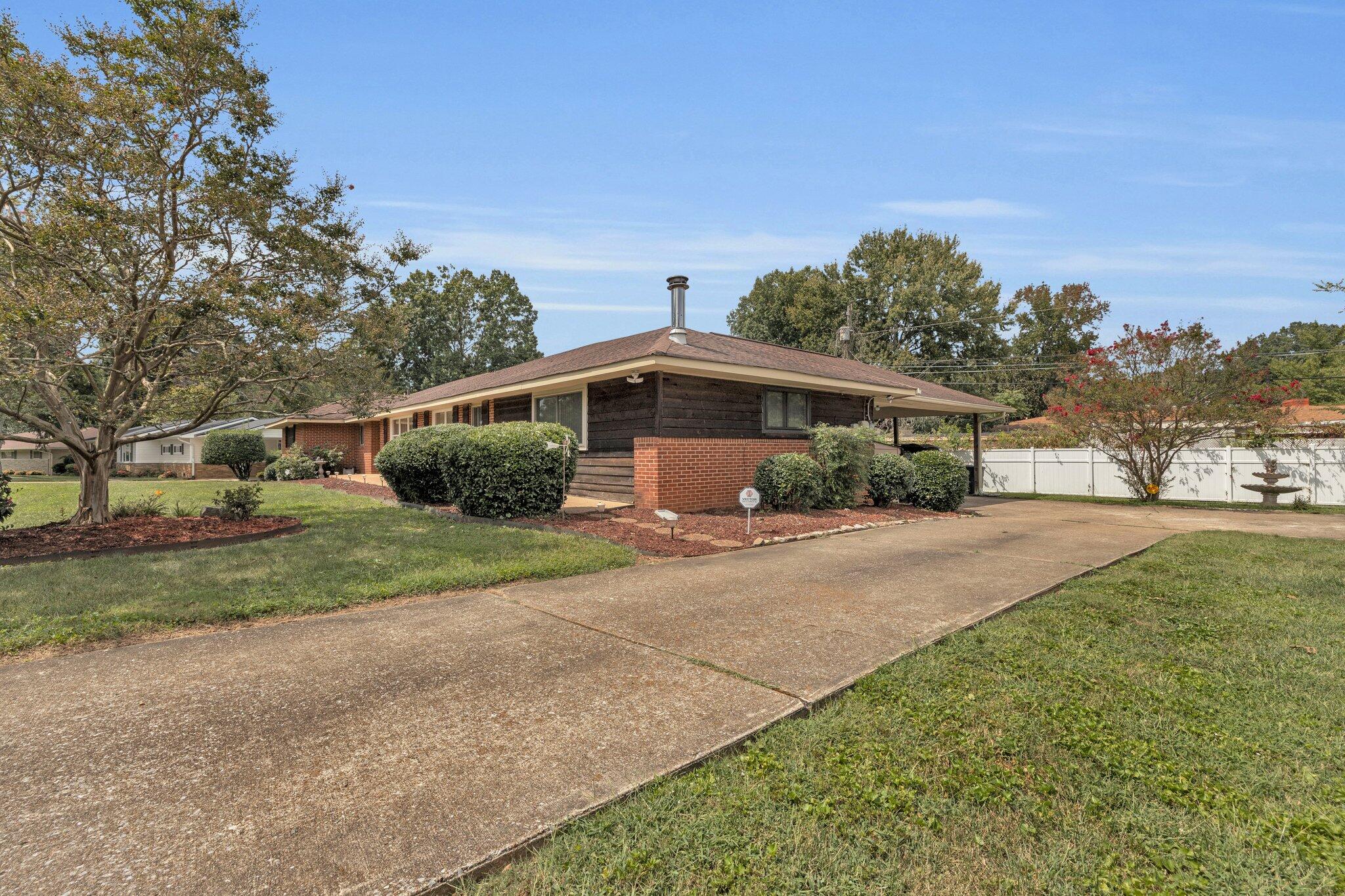 617 Melville Avenue