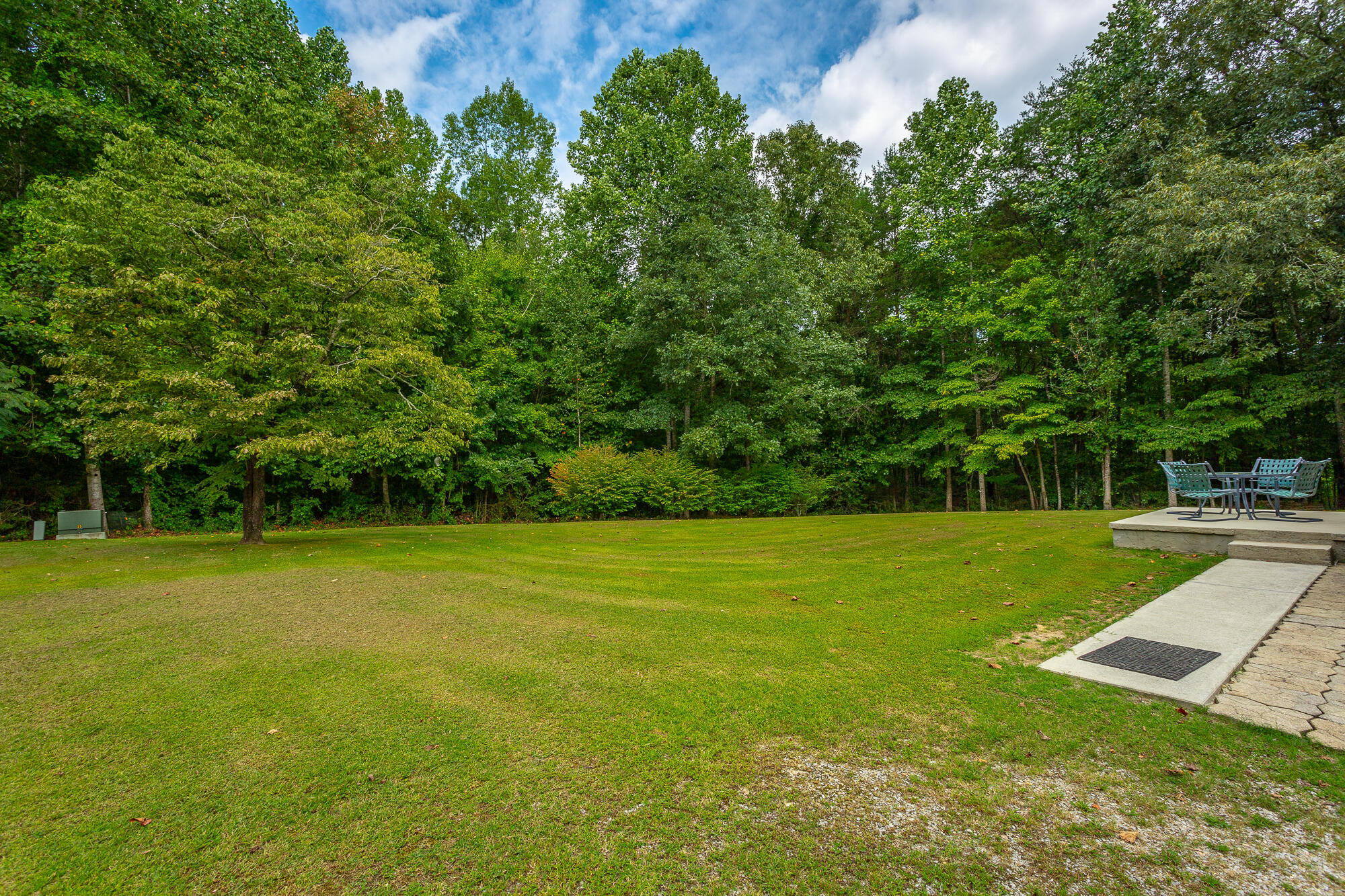 1006 W Schmitt Rd