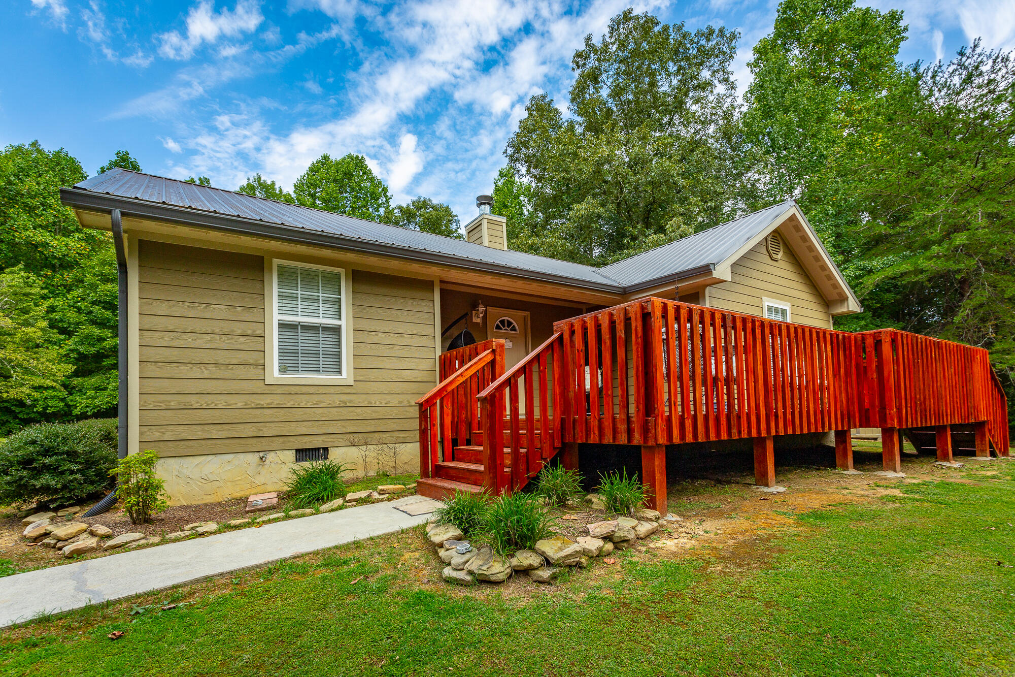 1006 W Schmitt Rd