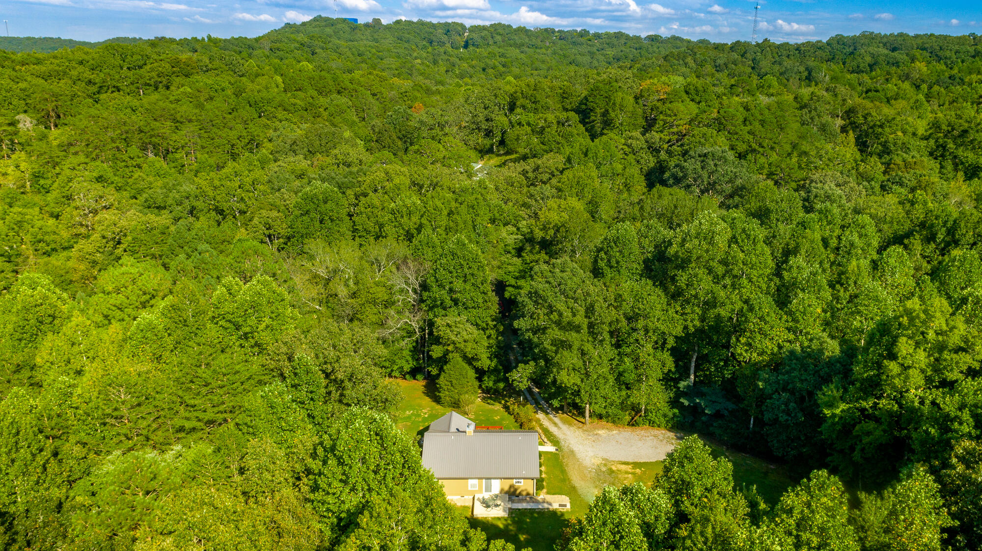 1006 W Schmitt Rd