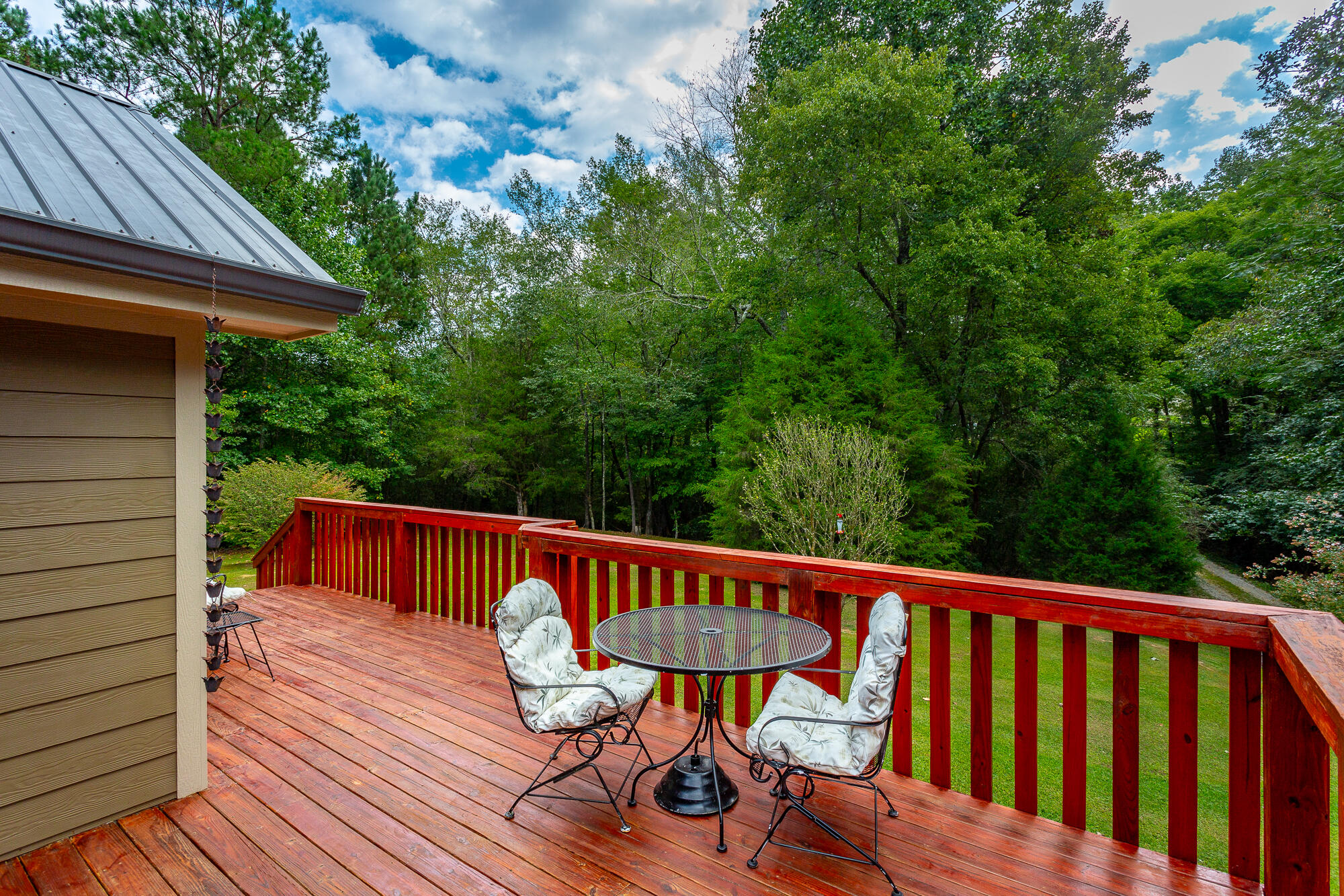 1006 W Schmitt Rd