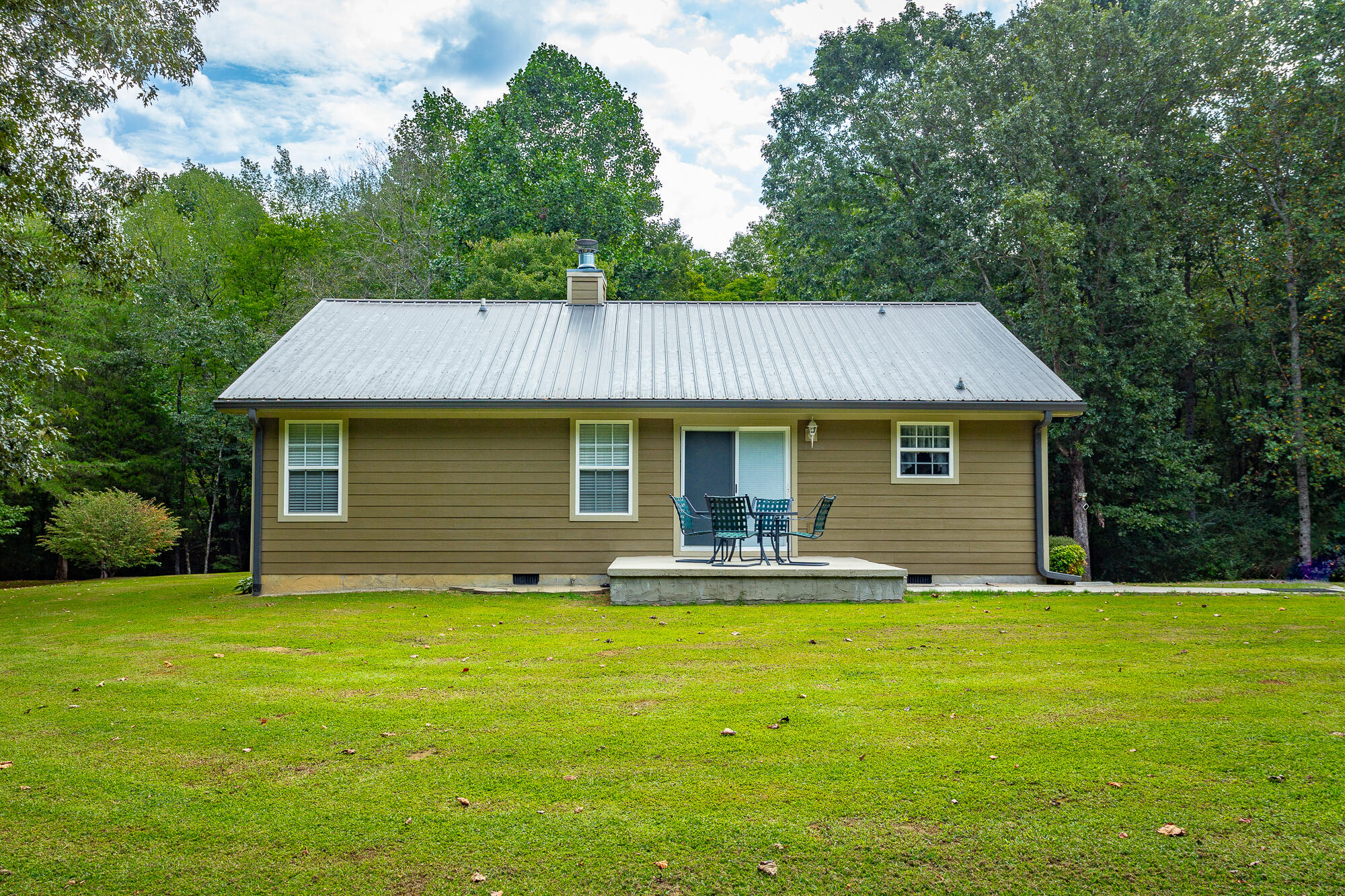1006 W Schmitt Rd