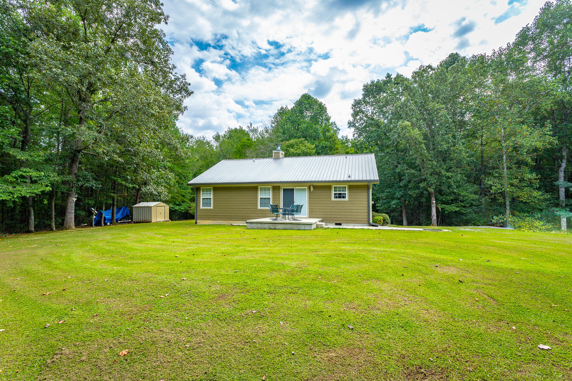 1006 W Schmitt Rd