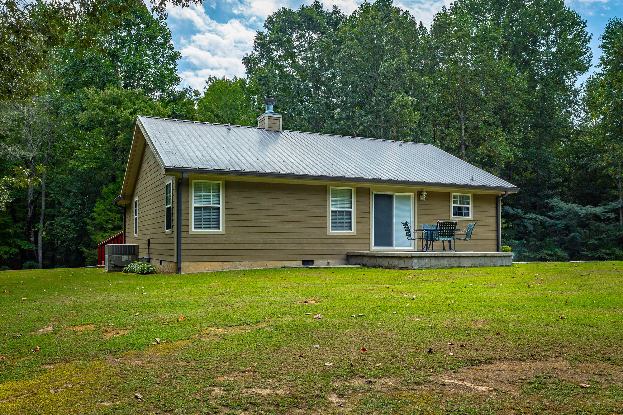 1006 W Schmitt Rd