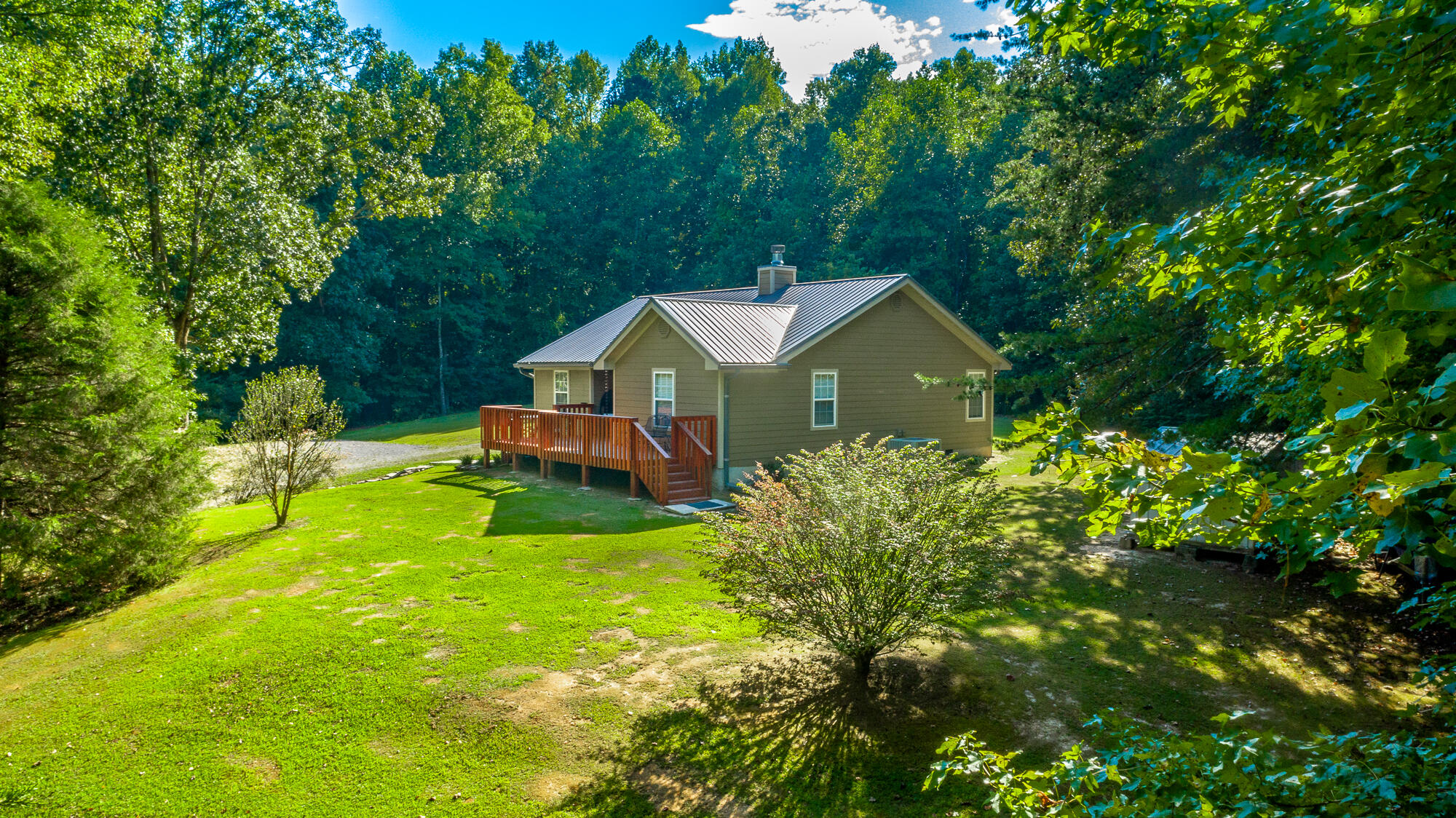 1006 W Schmitt Rd