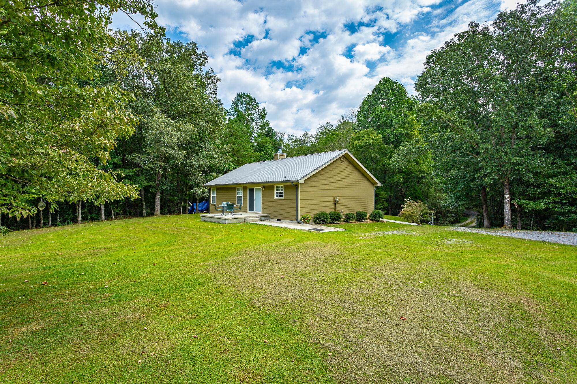 1006 W Schmitt Rd