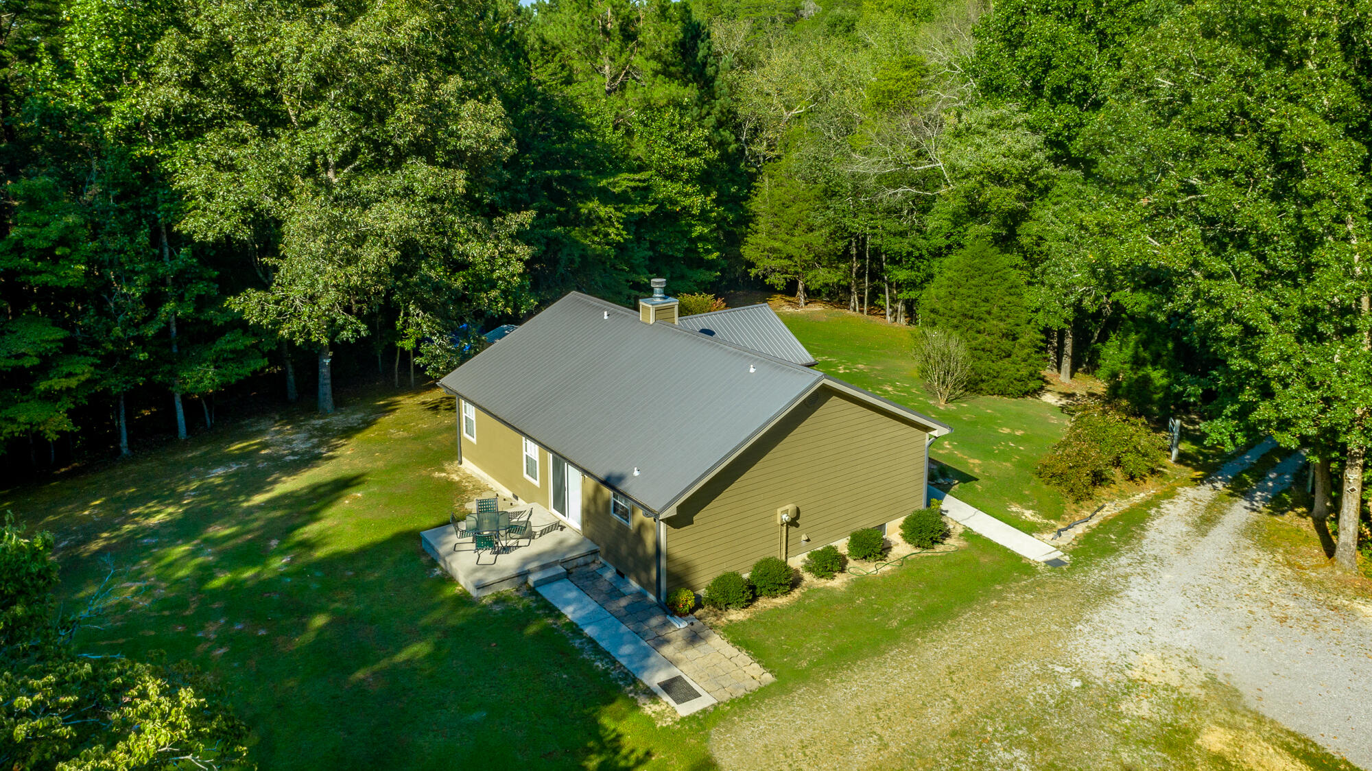 1006 W Schmitt Rd