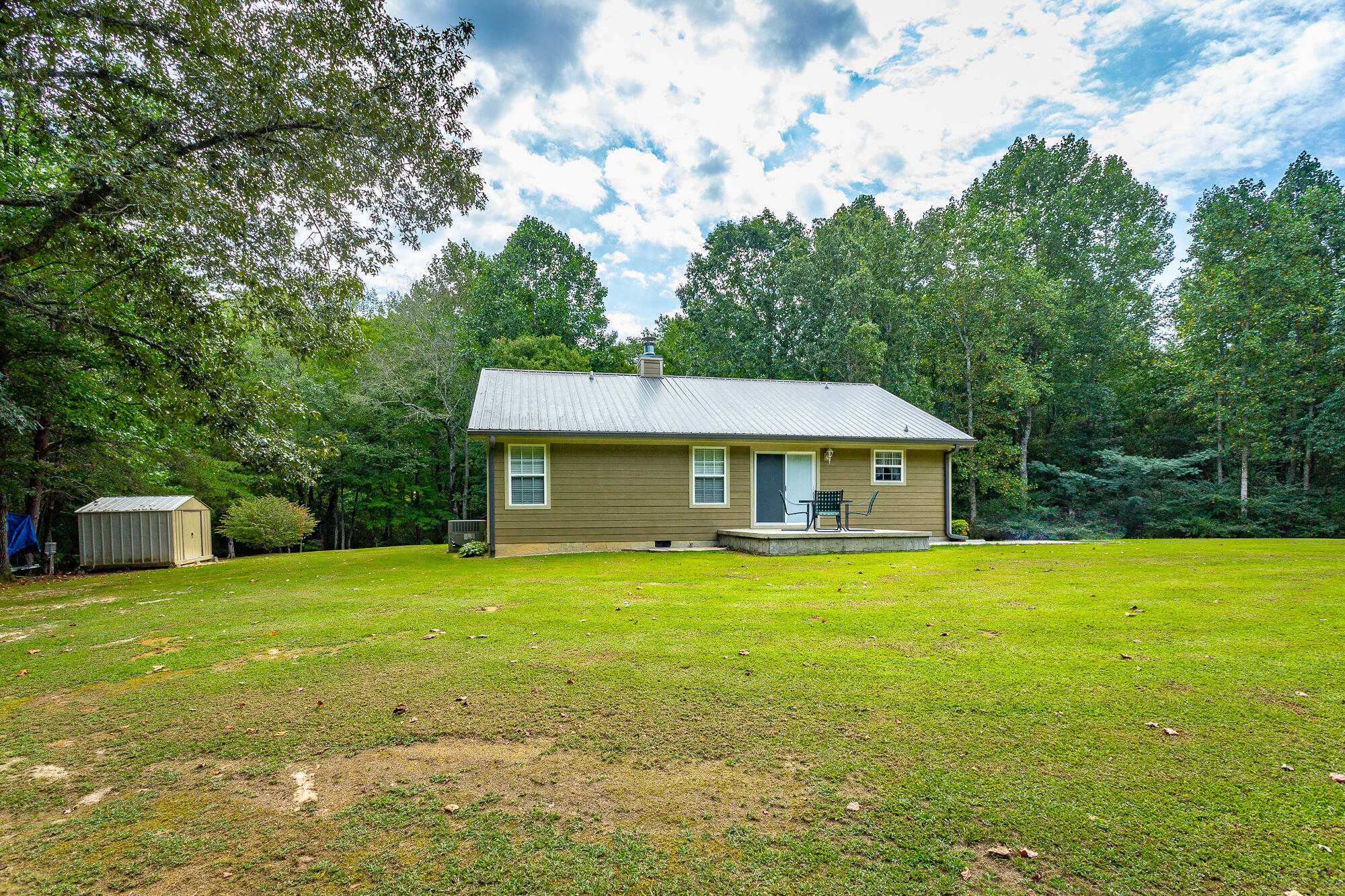 1006 W Schmitt Rd