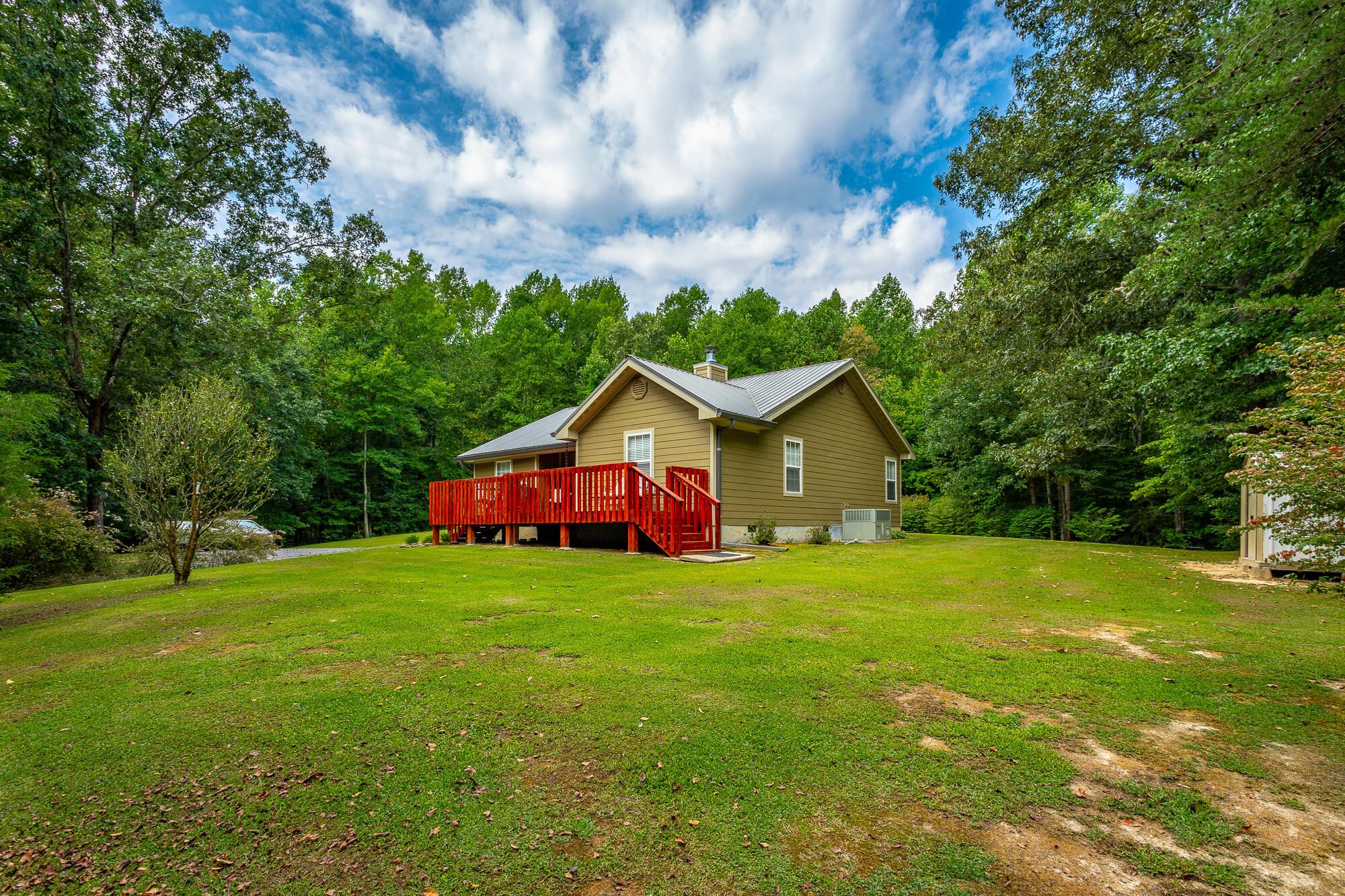 1006 W Schmitt Rd