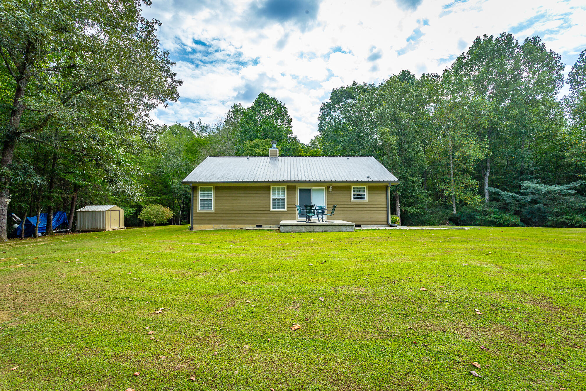 1006 W Schmitt Rd