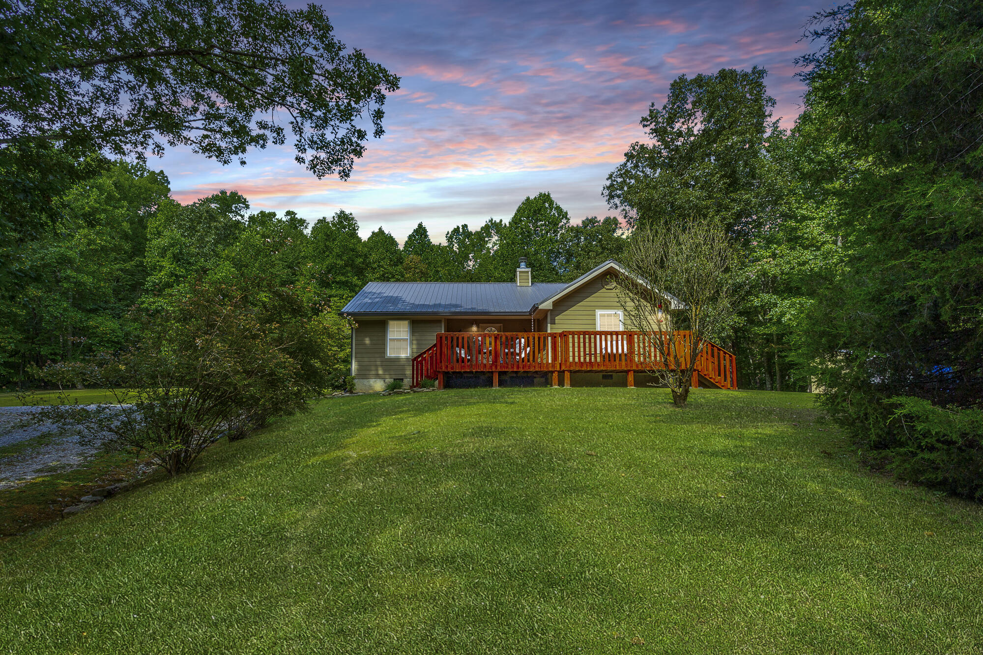 1006 W Schmitt Rd