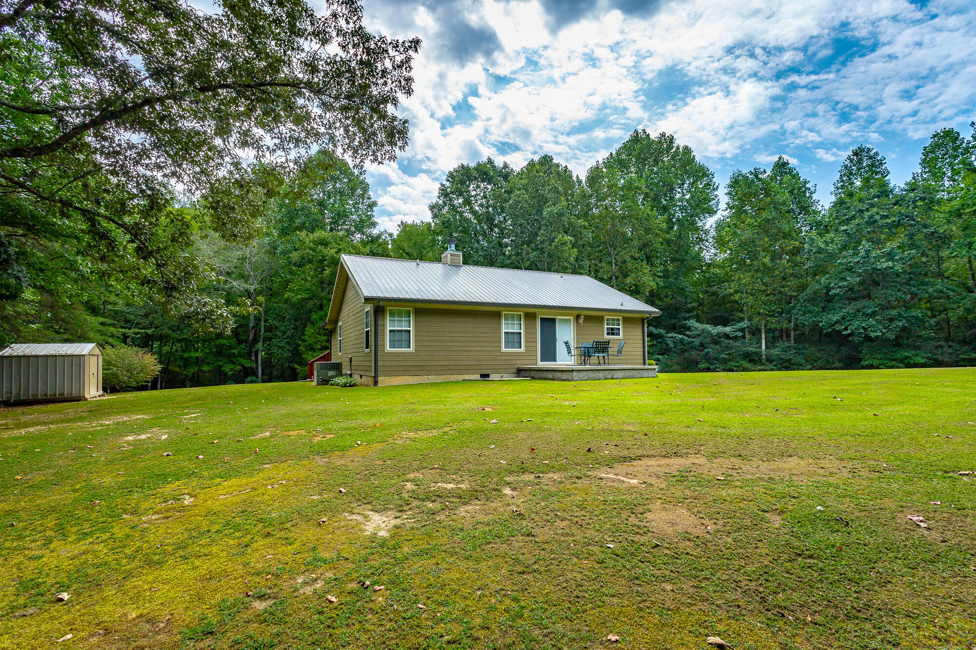 1006 W Schmitt Rd
