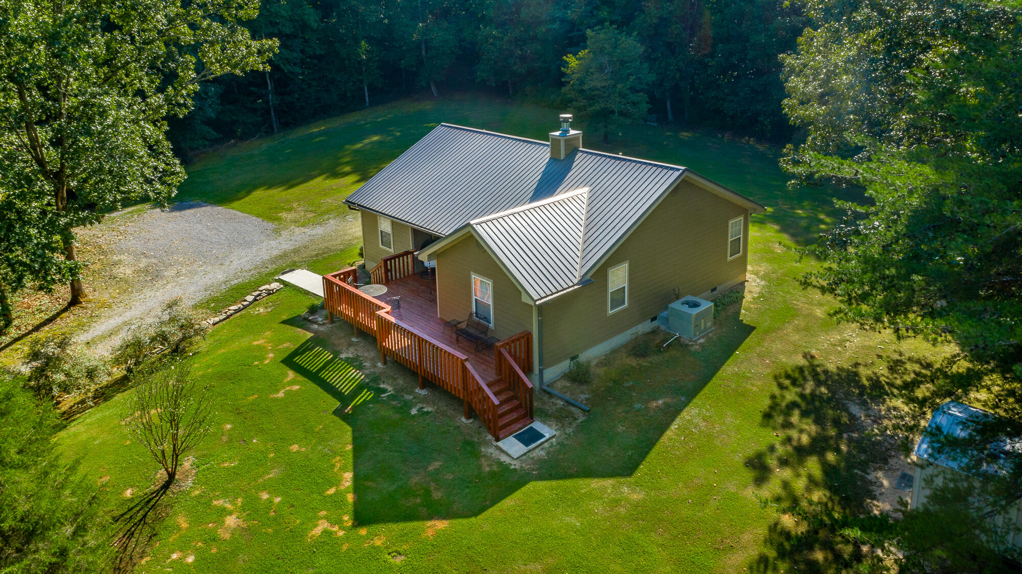 1006 W Schmitt Rd