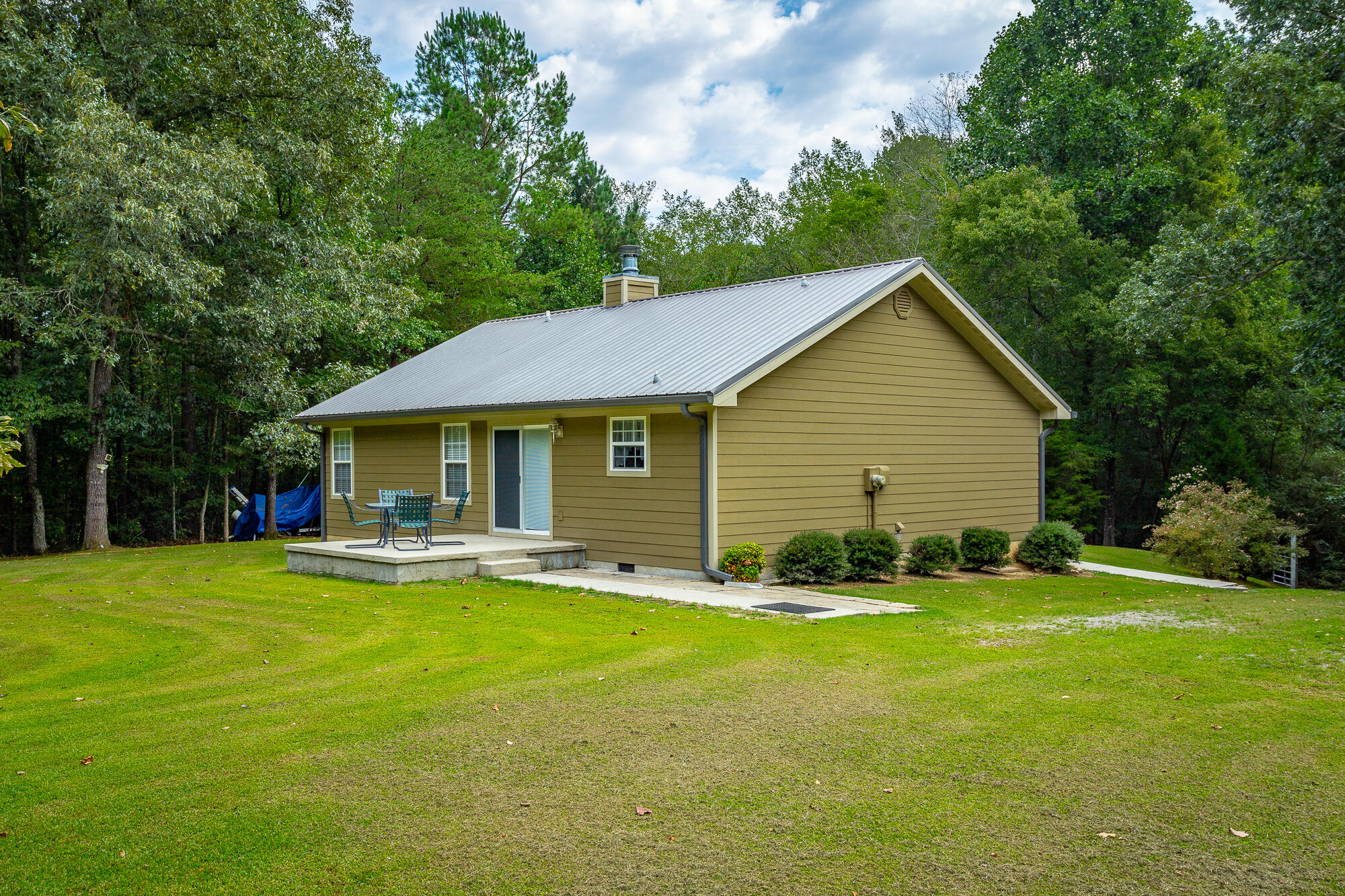 1006 W Schmitt Rd