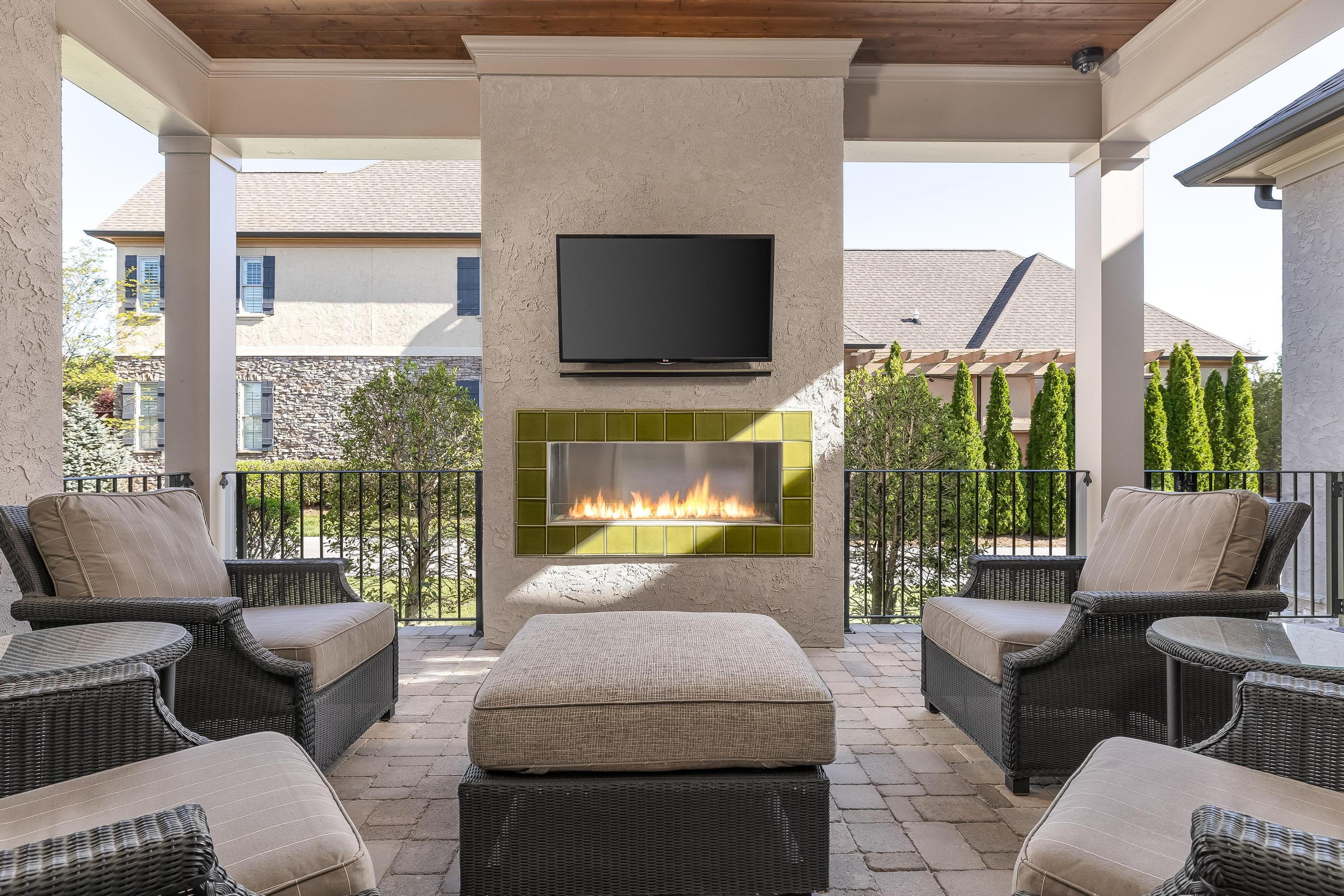 1198 Longholm Court