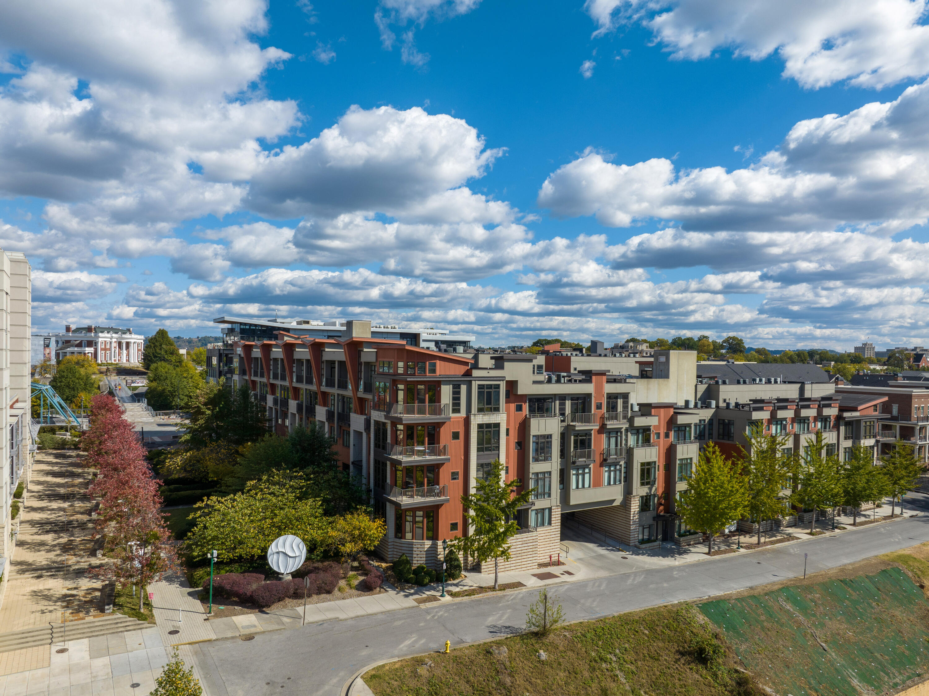 129 Walnut Street, 438