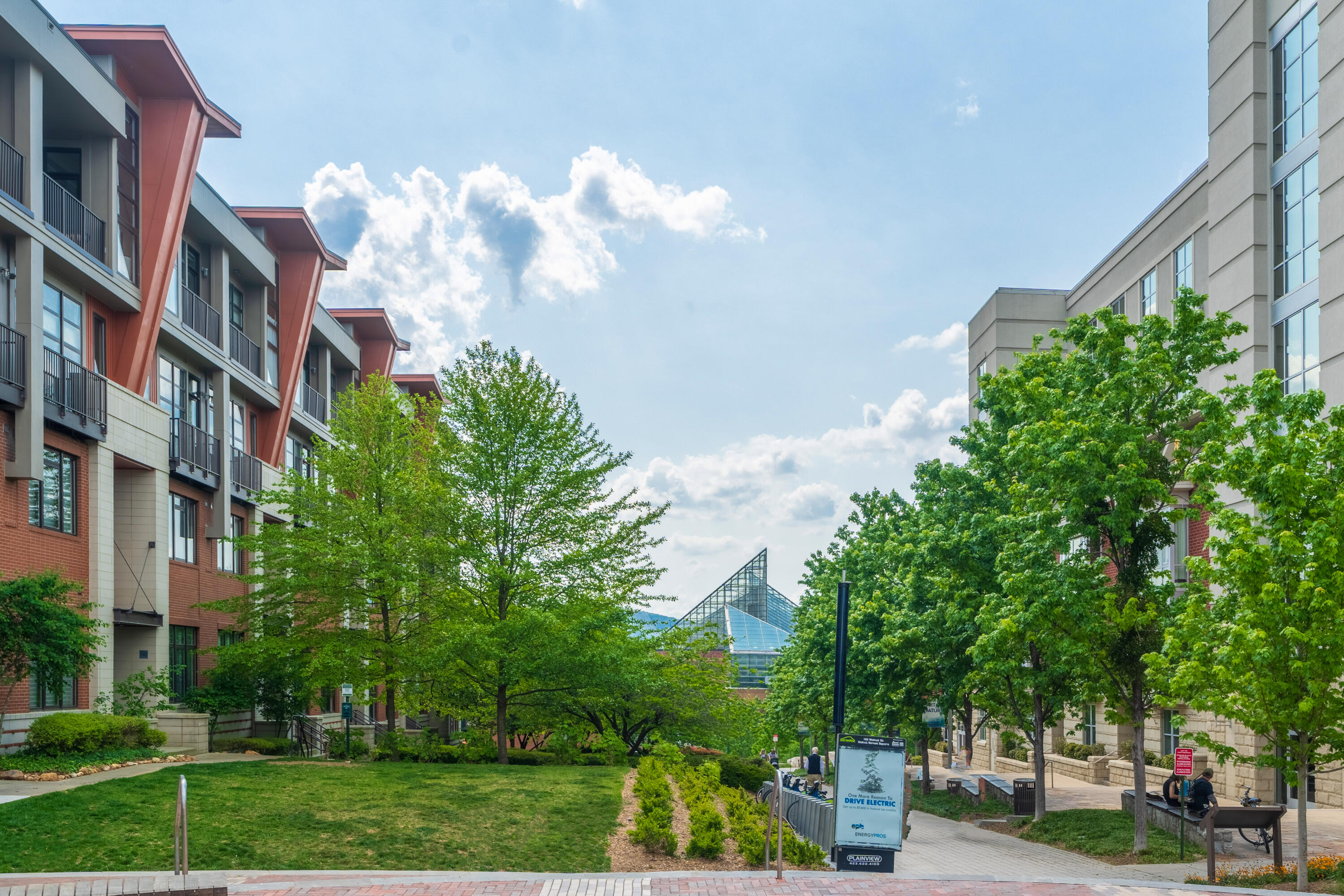 129 Walnut Street, 438