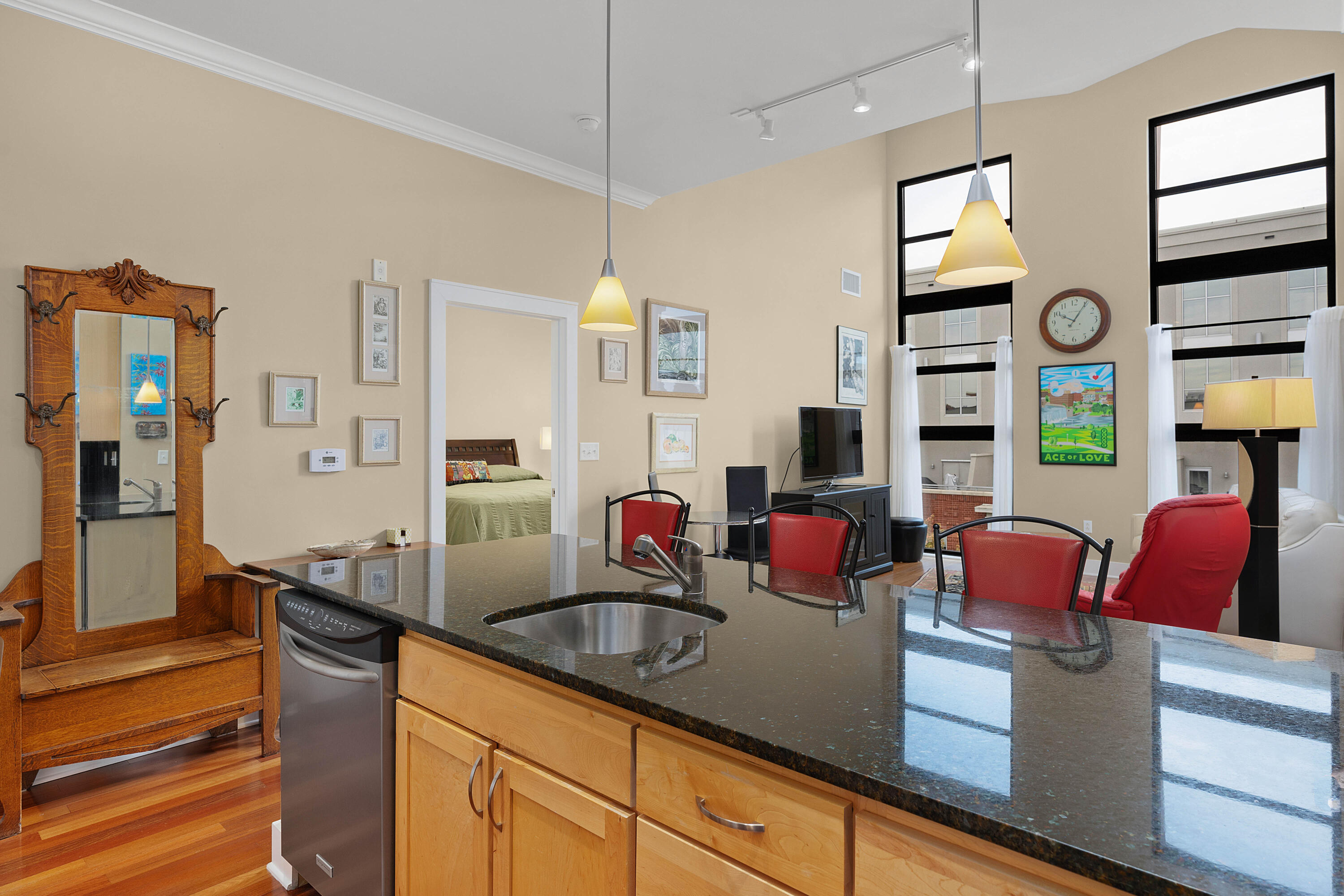 129 Walnut Street, 438