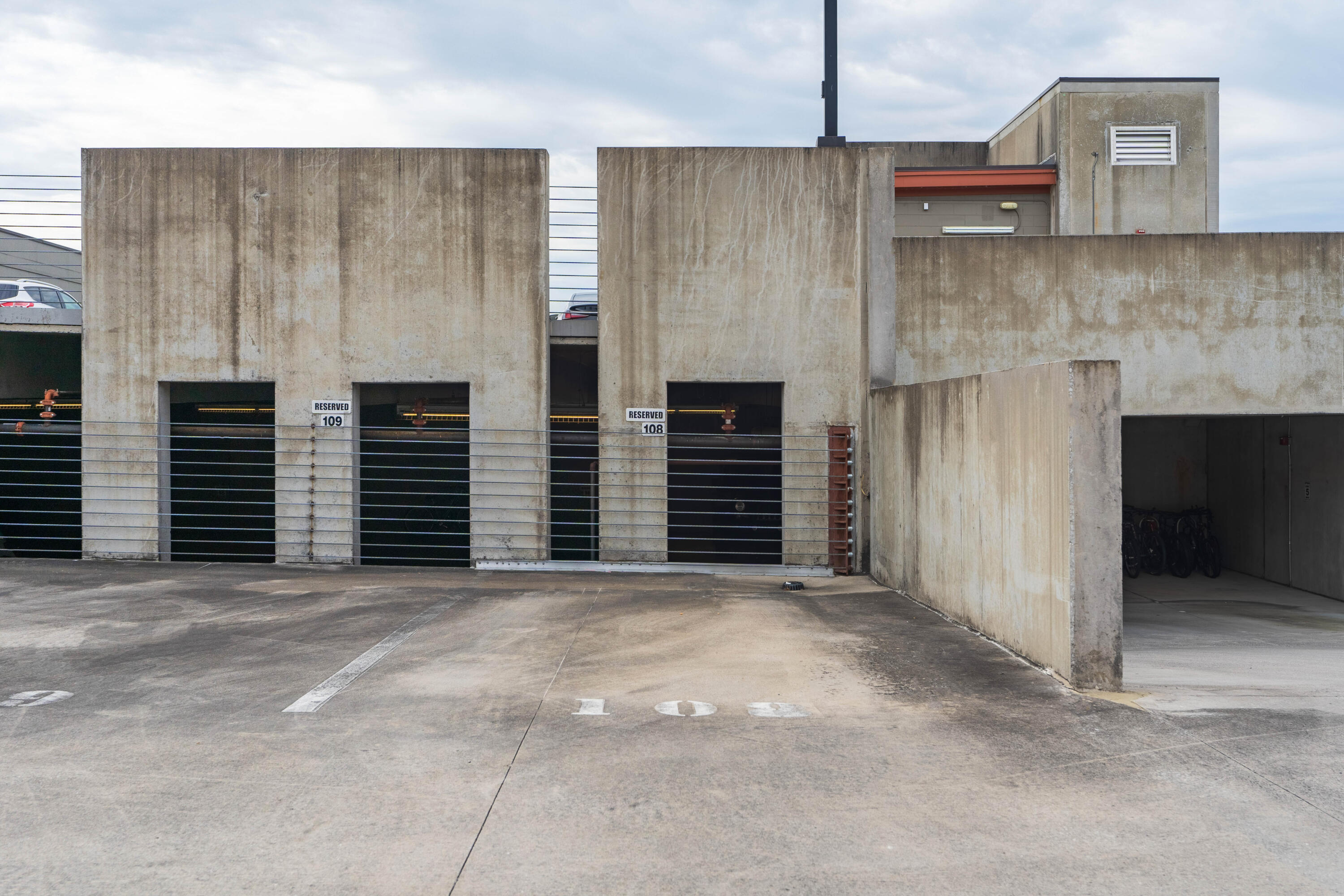 129 Walnut Street, 438