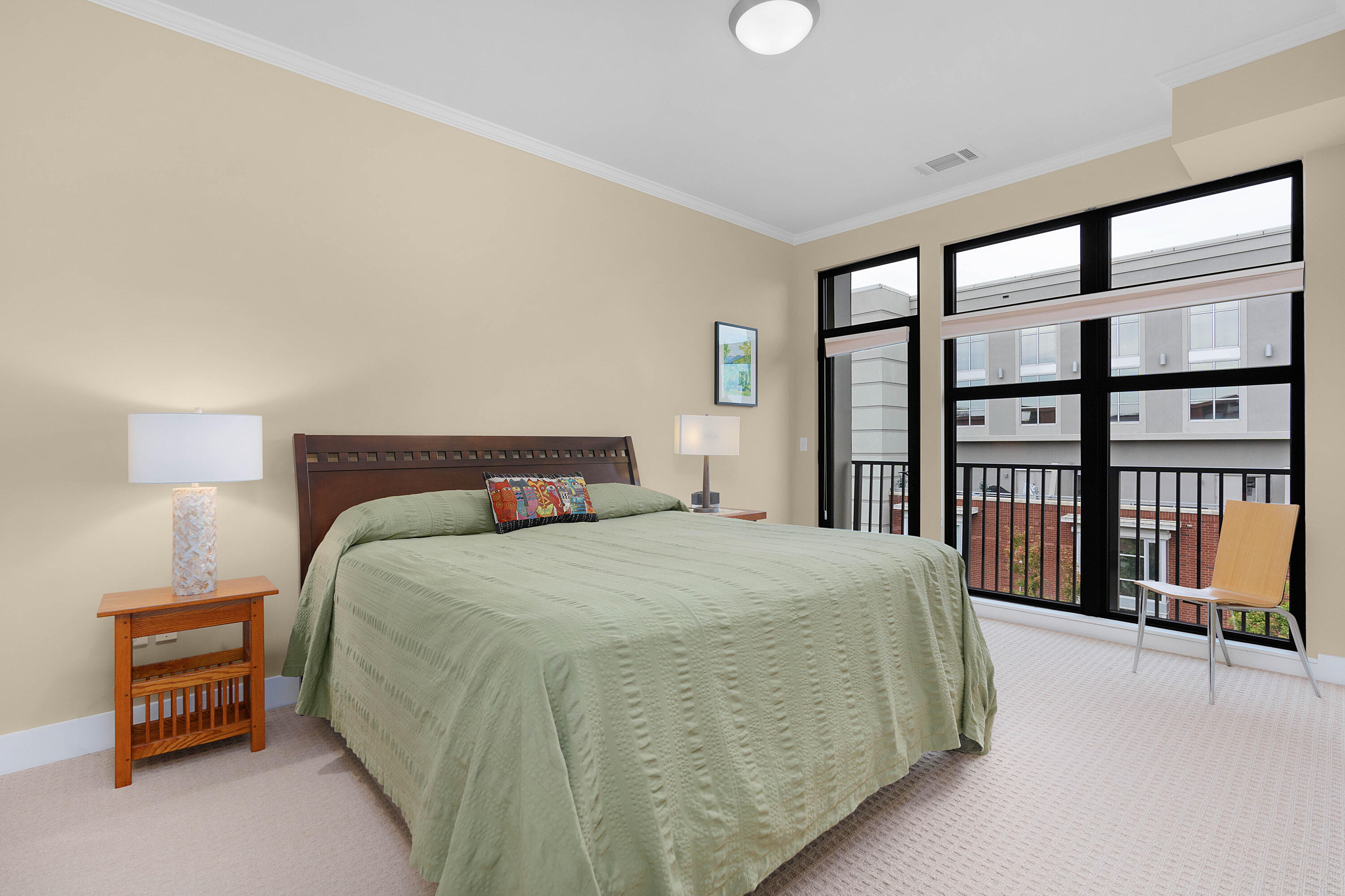 129 Walnut Street, 438